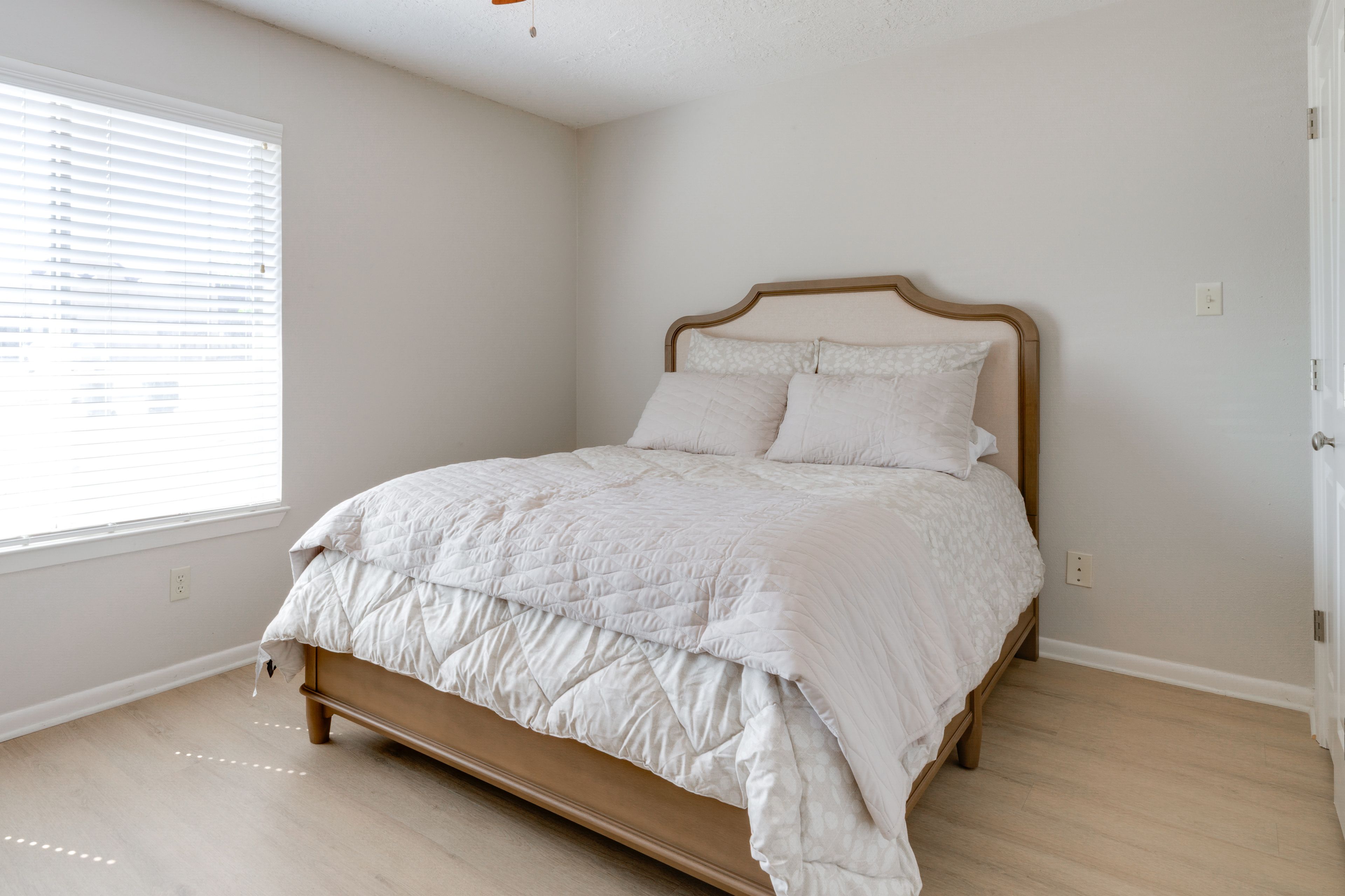 Bedroom 2 | Queen Bed | Smart TV