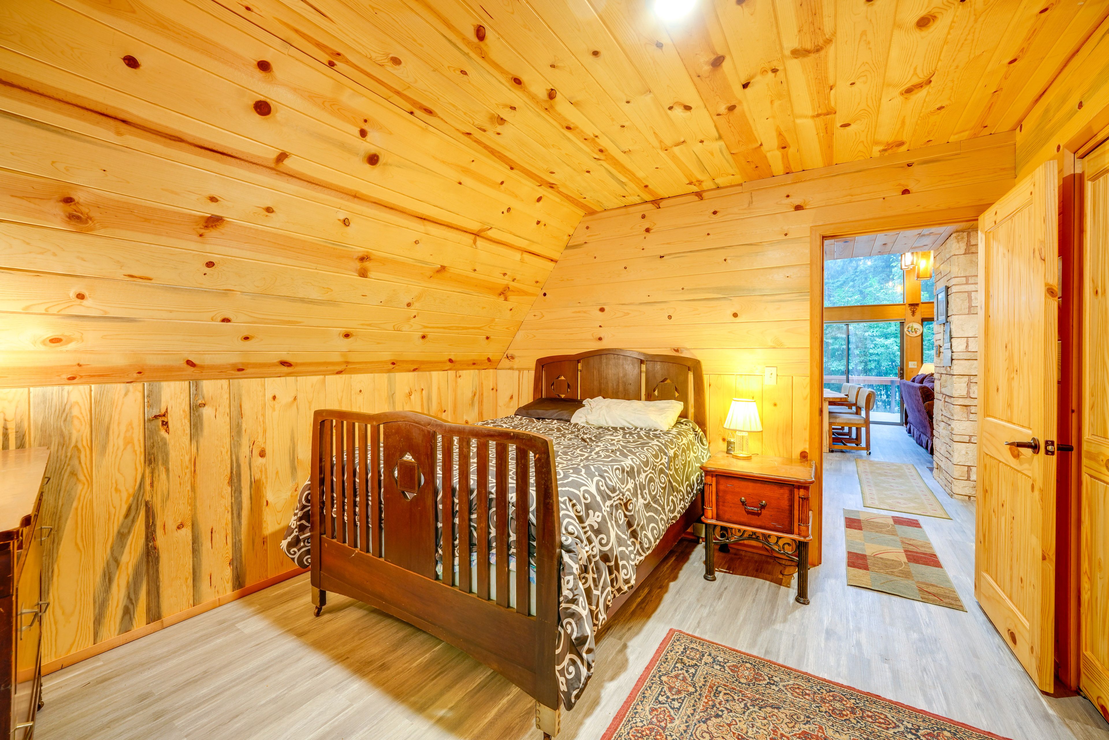 Bedroom 1 | Full Bed | Linens Provided | 1st Floor