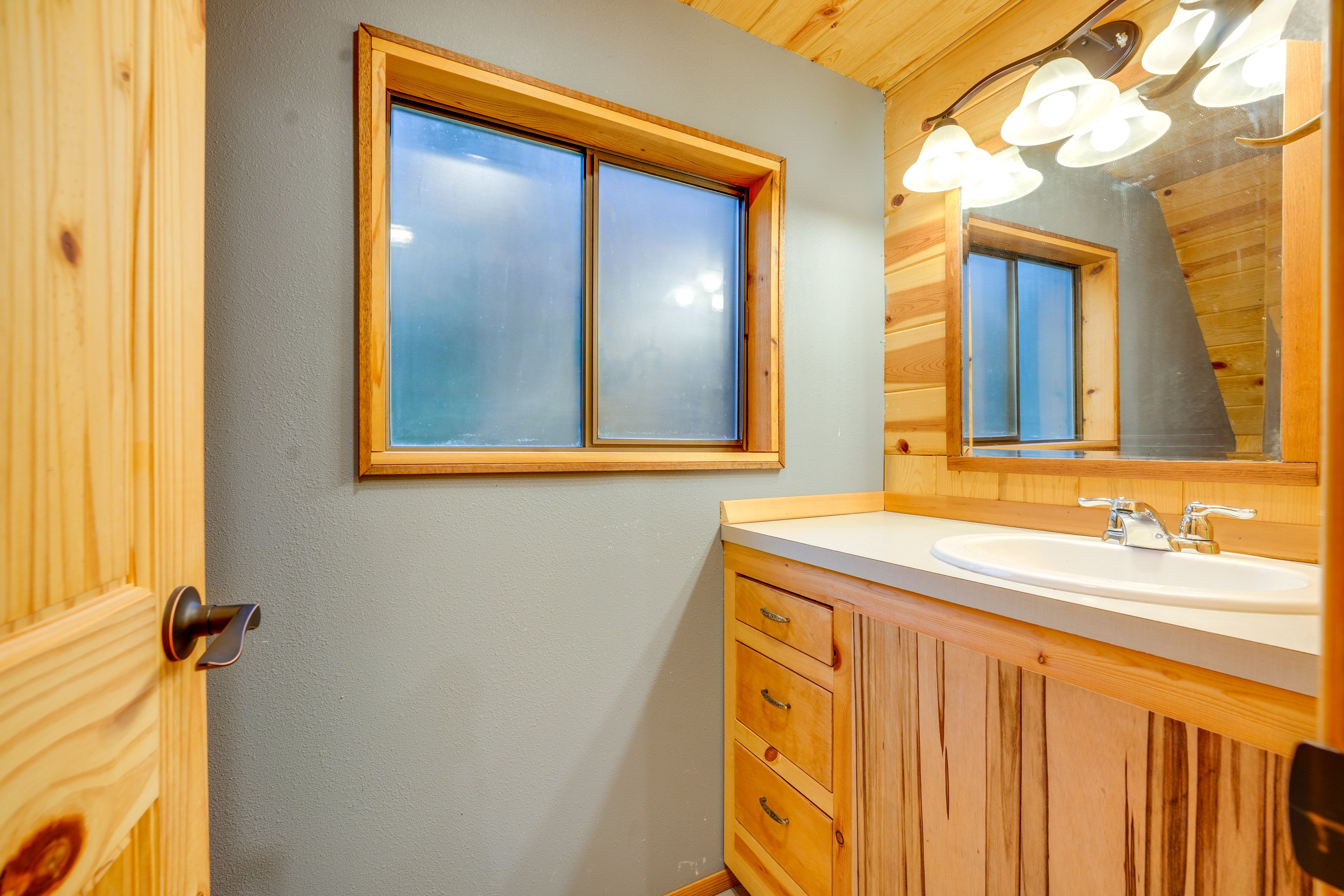 Half Bath | 2nd Floor