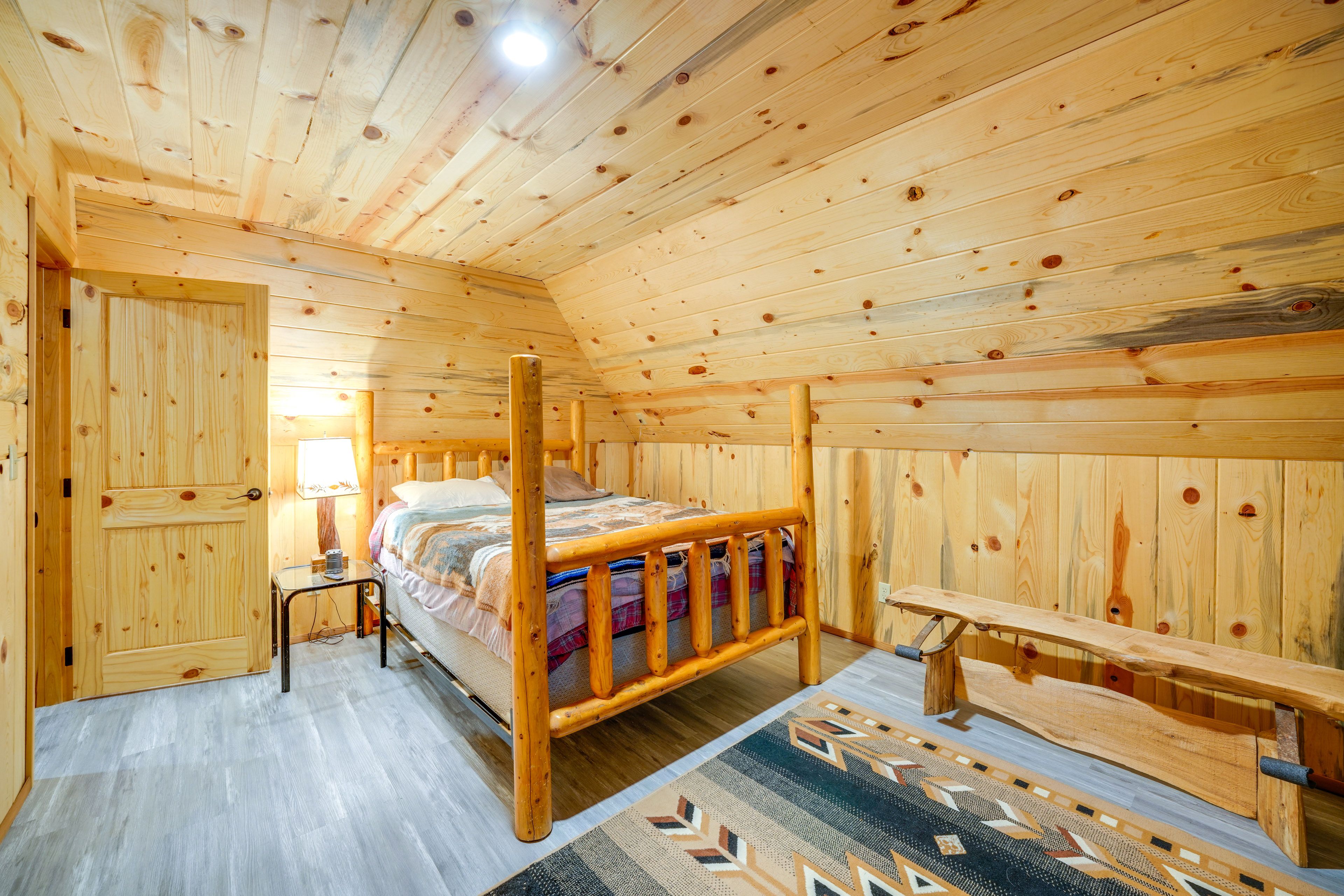 Bedroom 2 | Queen Bed | 1st Floor