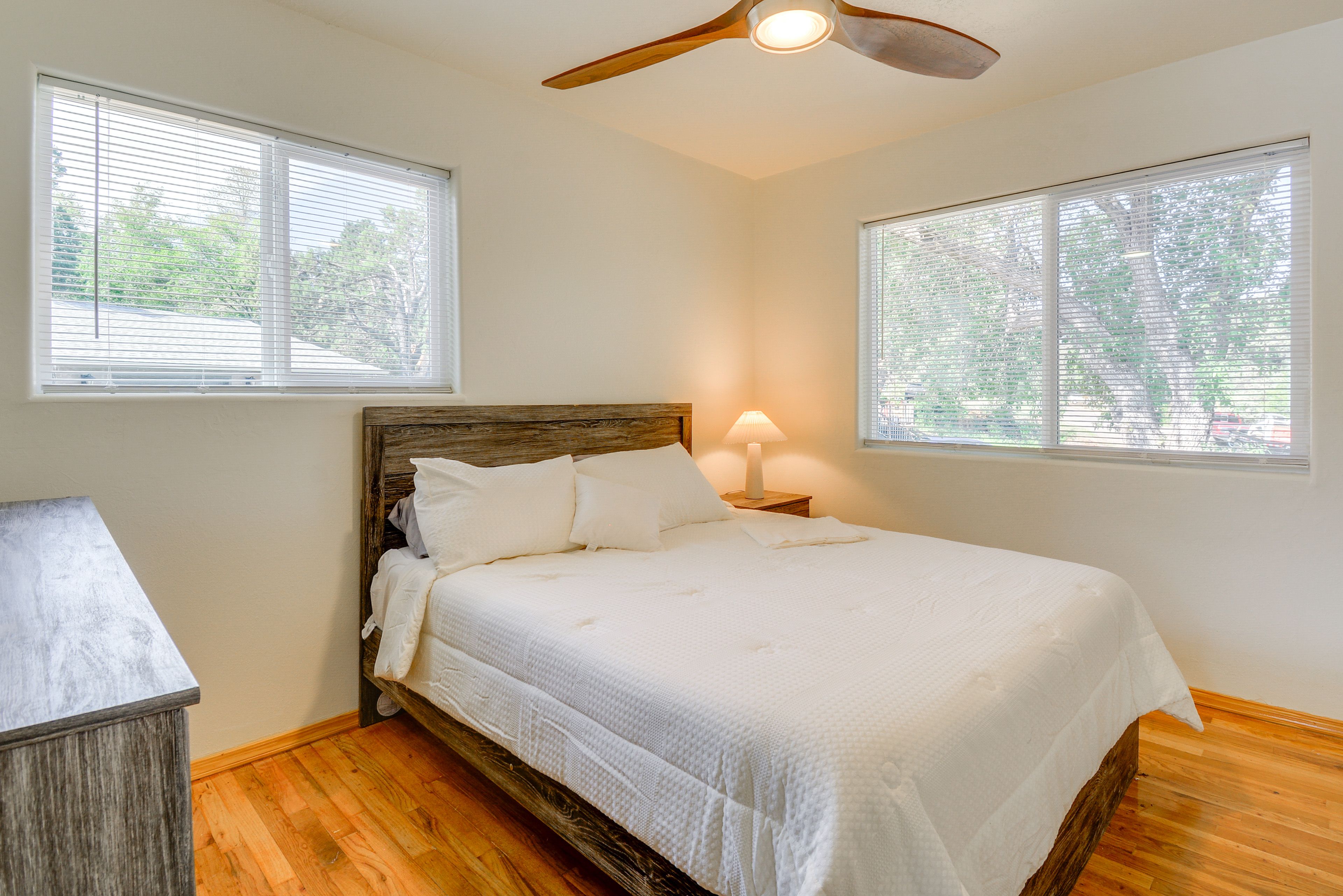 Bedroom 3 | Queen Bed