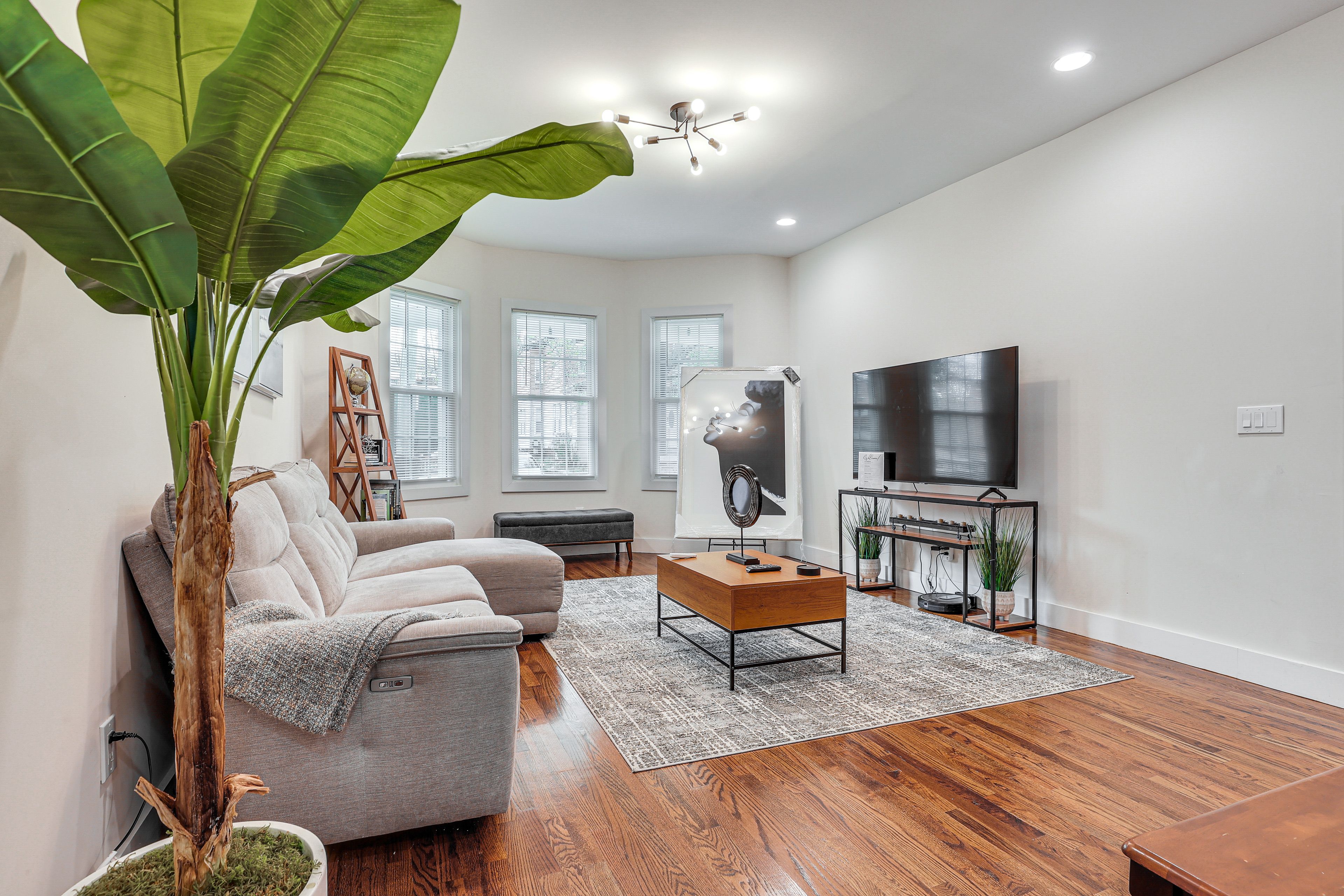 Living Room | Free WiFi | Central A/C & Heat