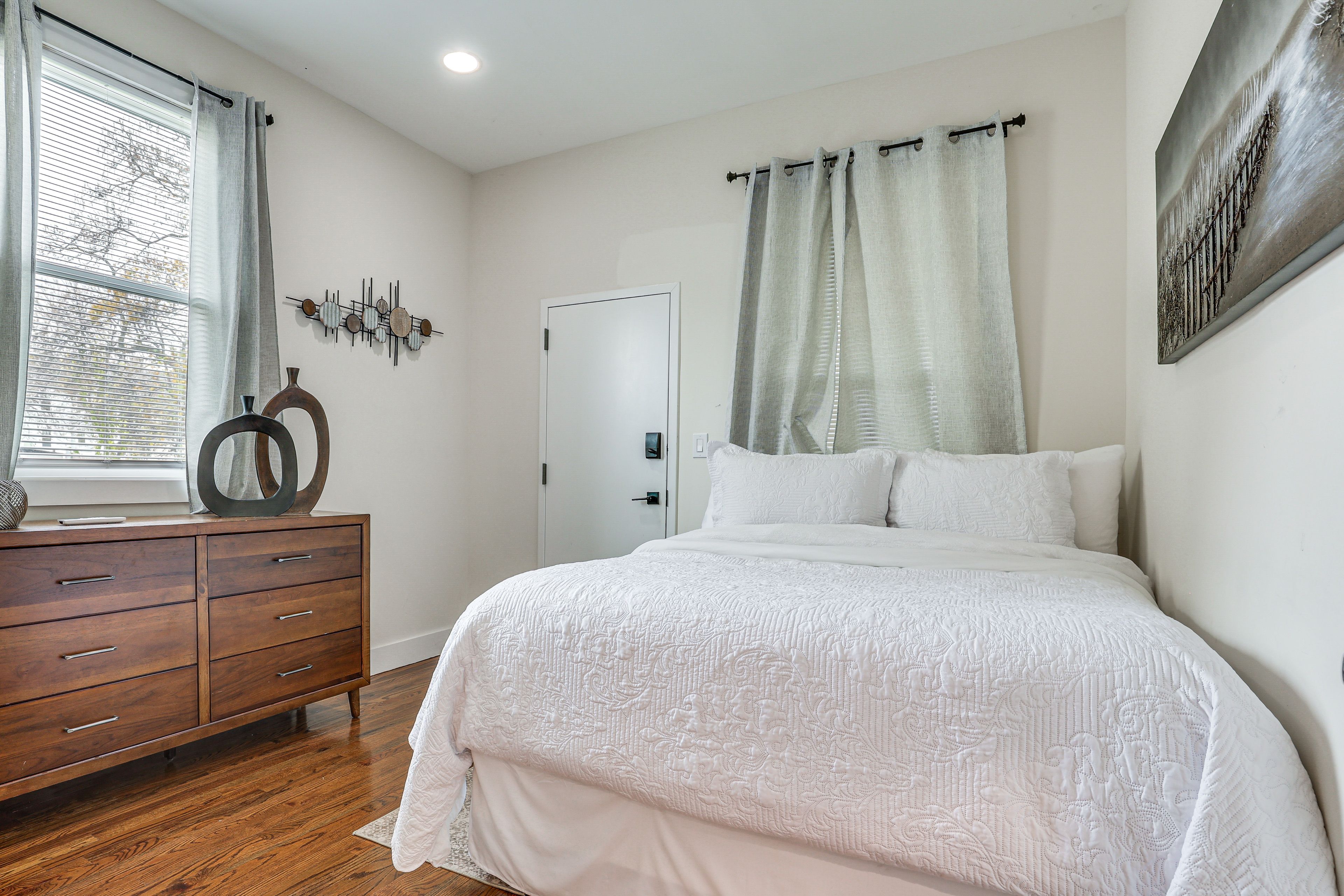 Bedroom 2 | Queen Bed