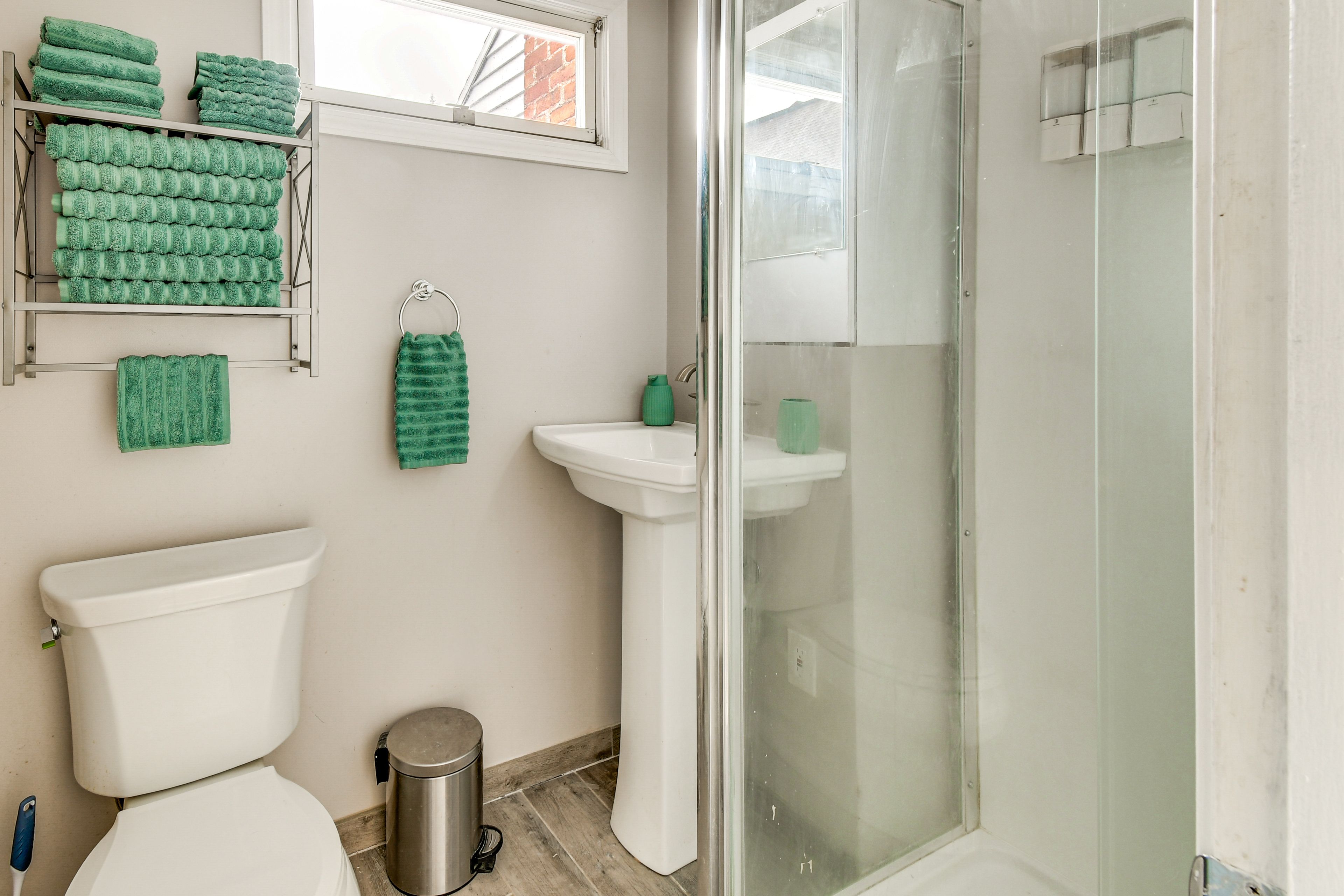 Full Bathroom | 2nd Floor