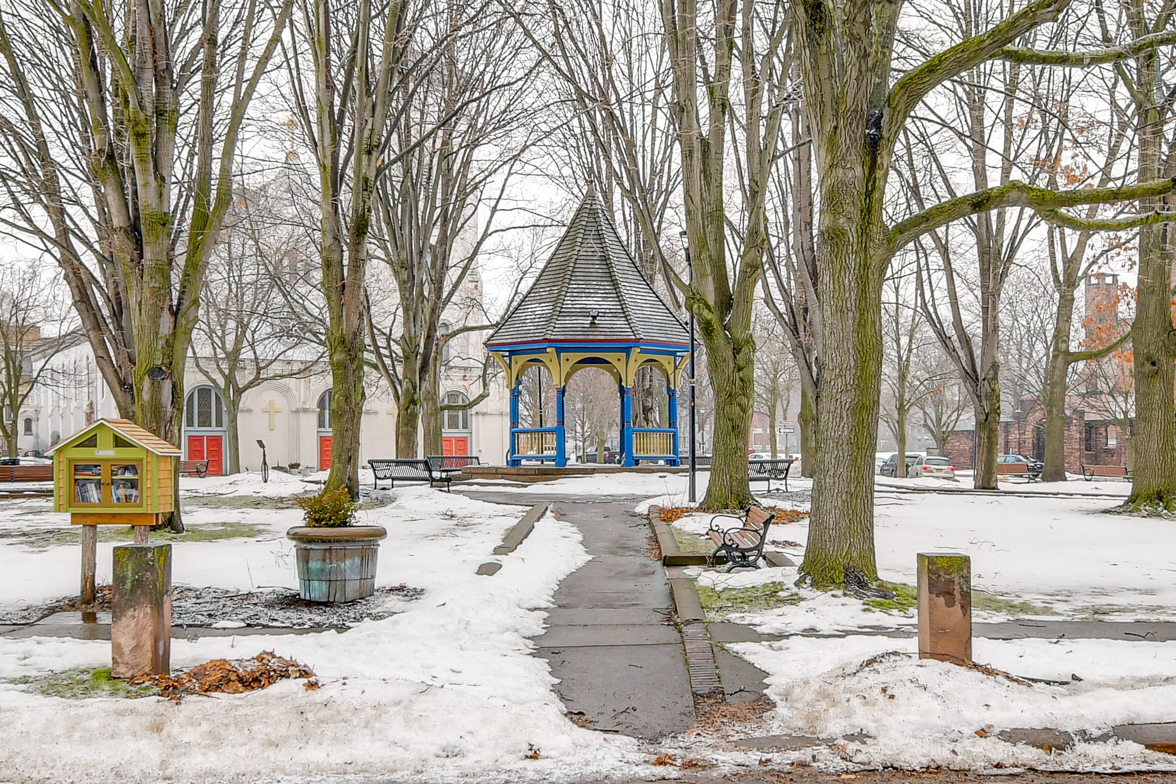 Steps to Lunsford Circle Park