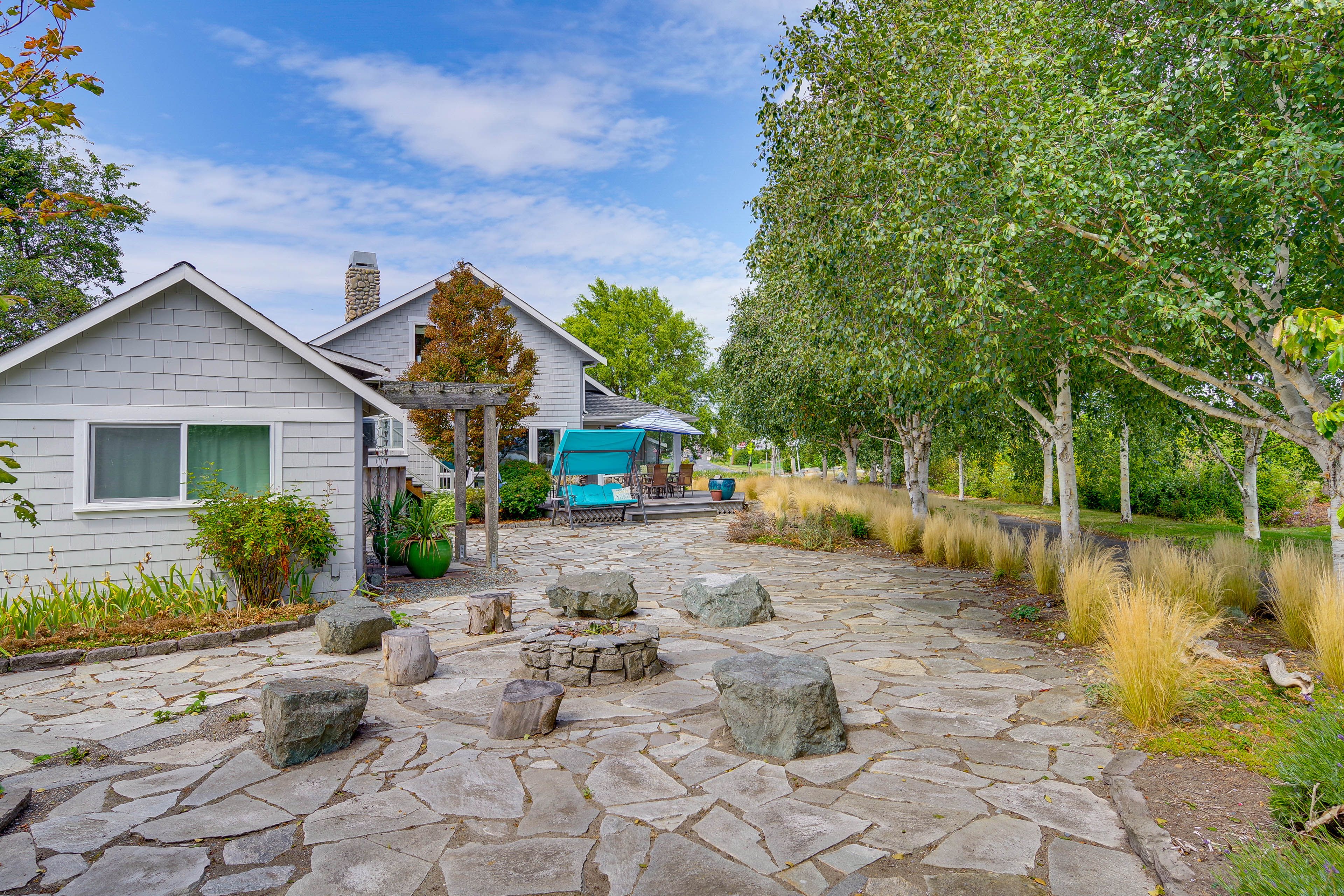 Patio | Wood-Burning Fire Pit | 10 Mi to Deception Pass State Park