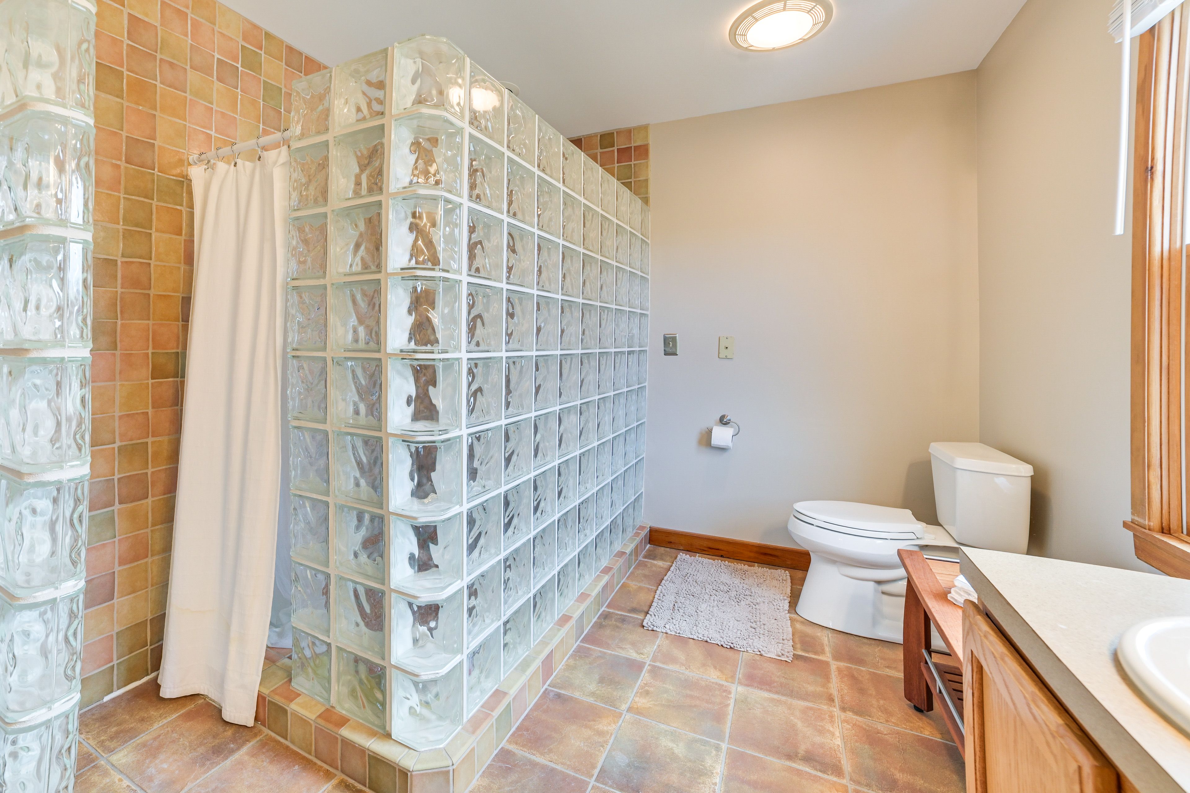 Full Bathroom | 2nd Floor