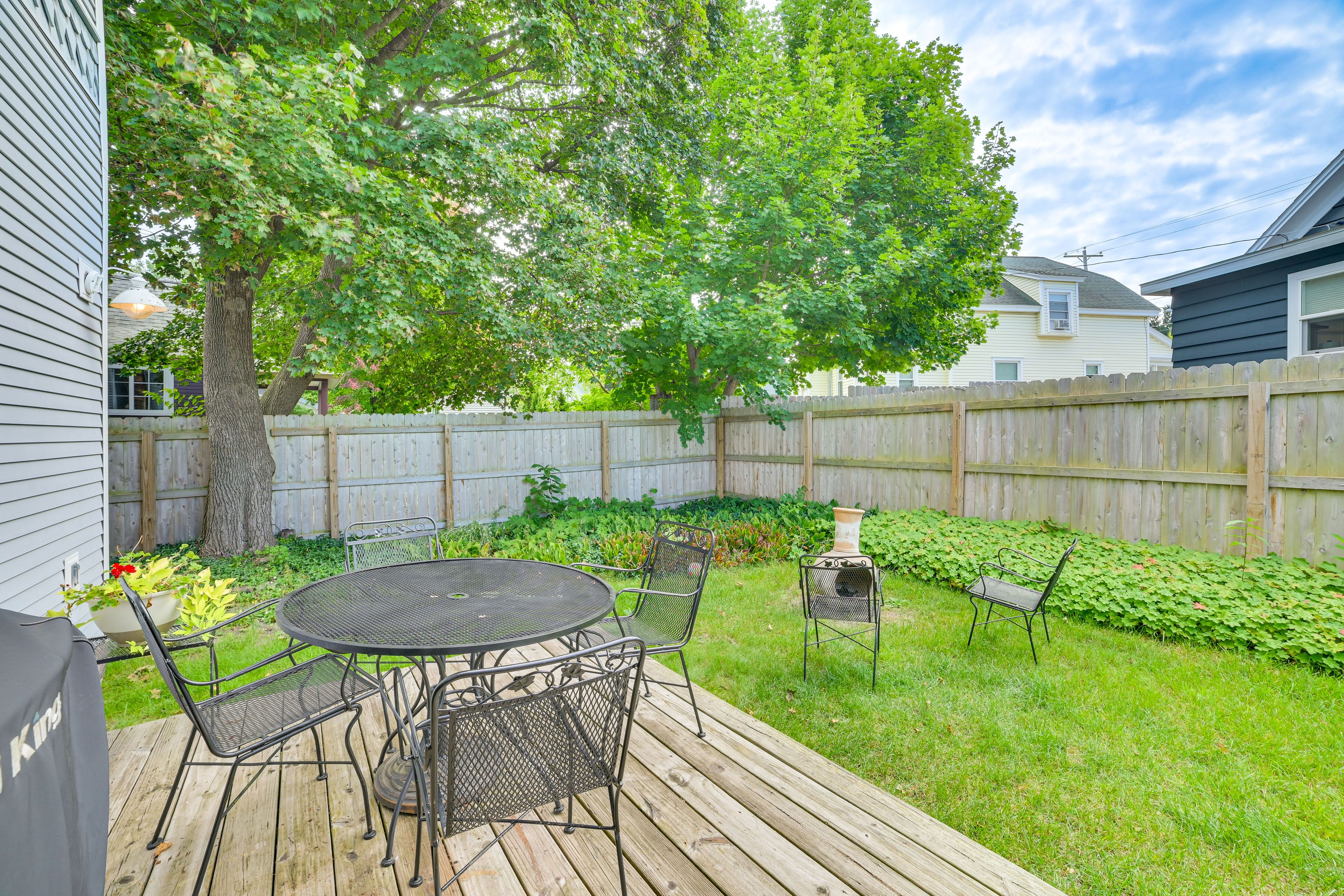 Private Backyard Area | Gas Grill