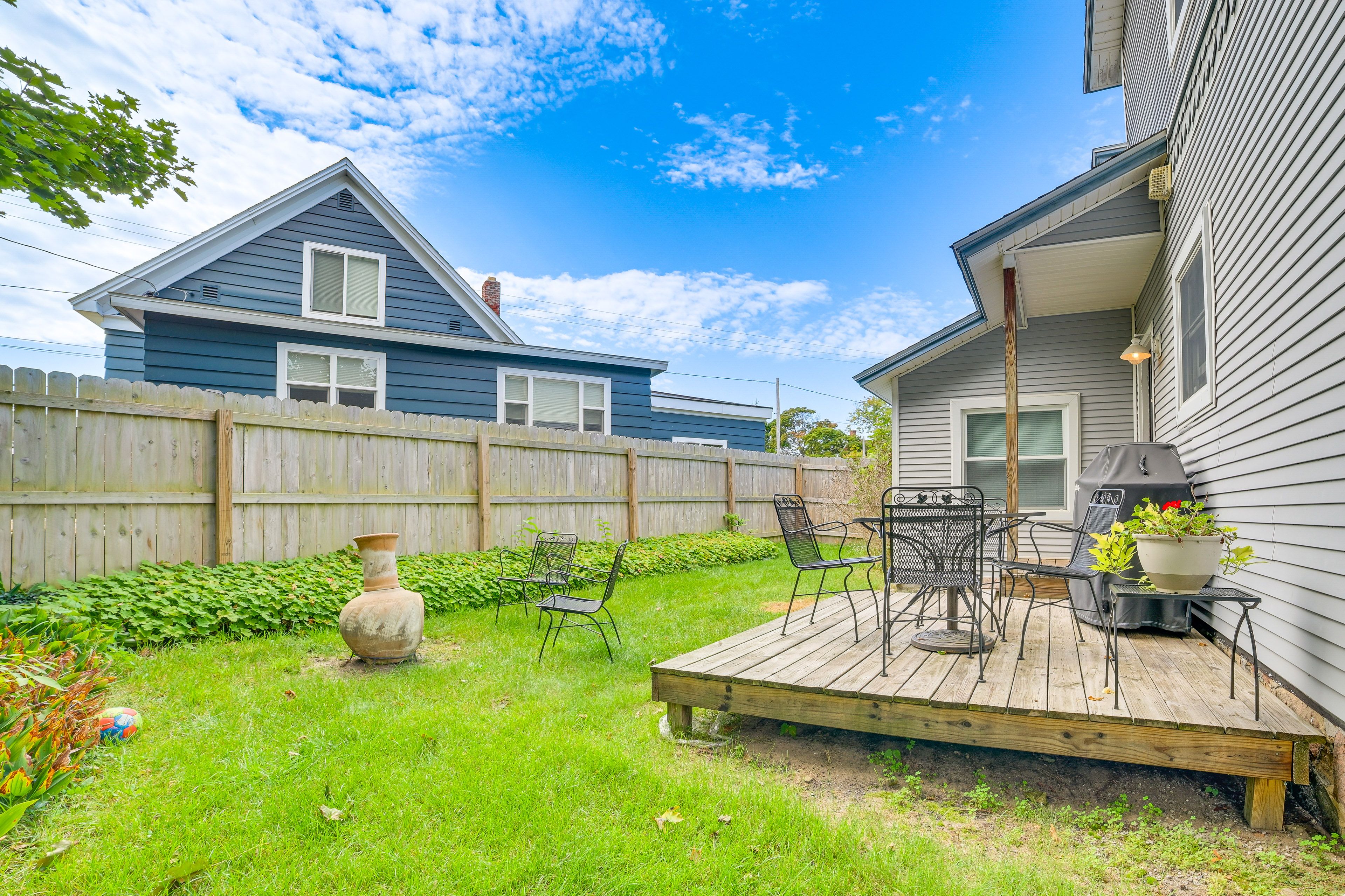 Private Backyard Area | Gas Grill