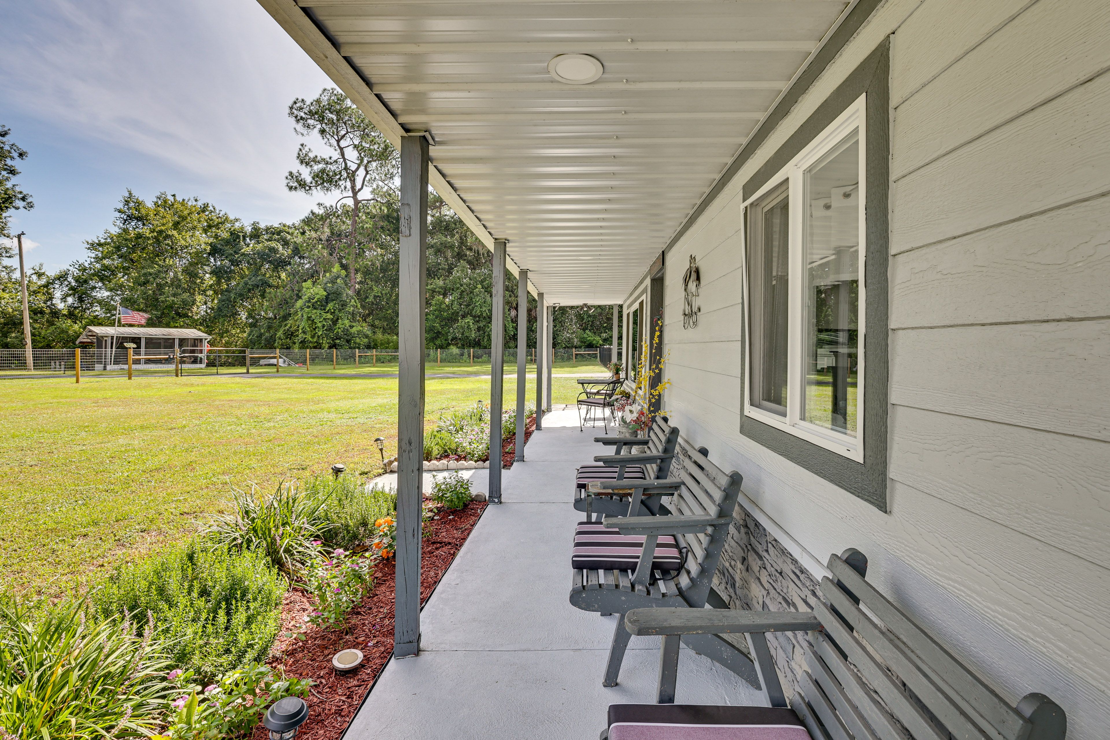 Exterior | Seating | Gas Grill
