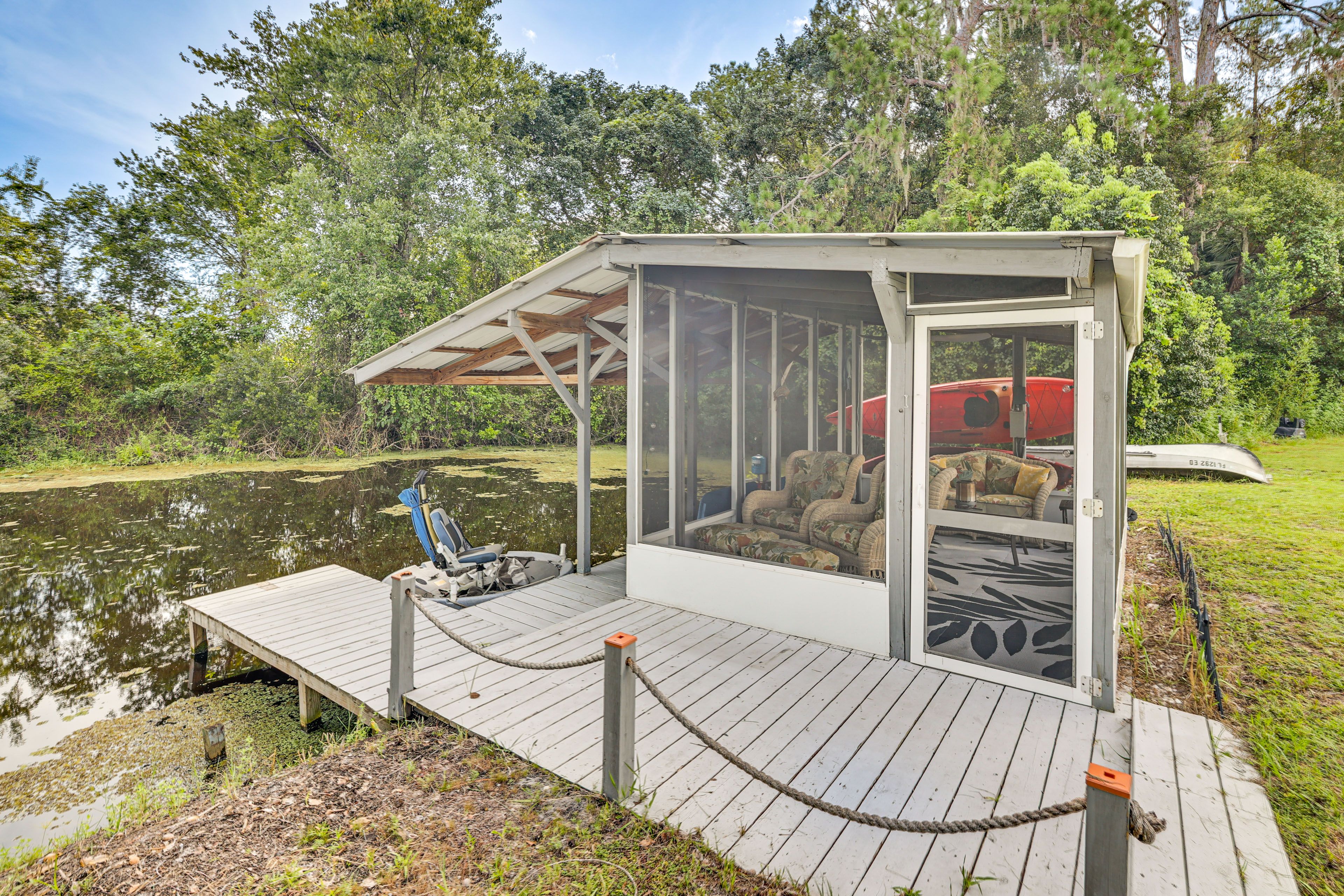 Rainbow River Access On-Site | Screened Porch