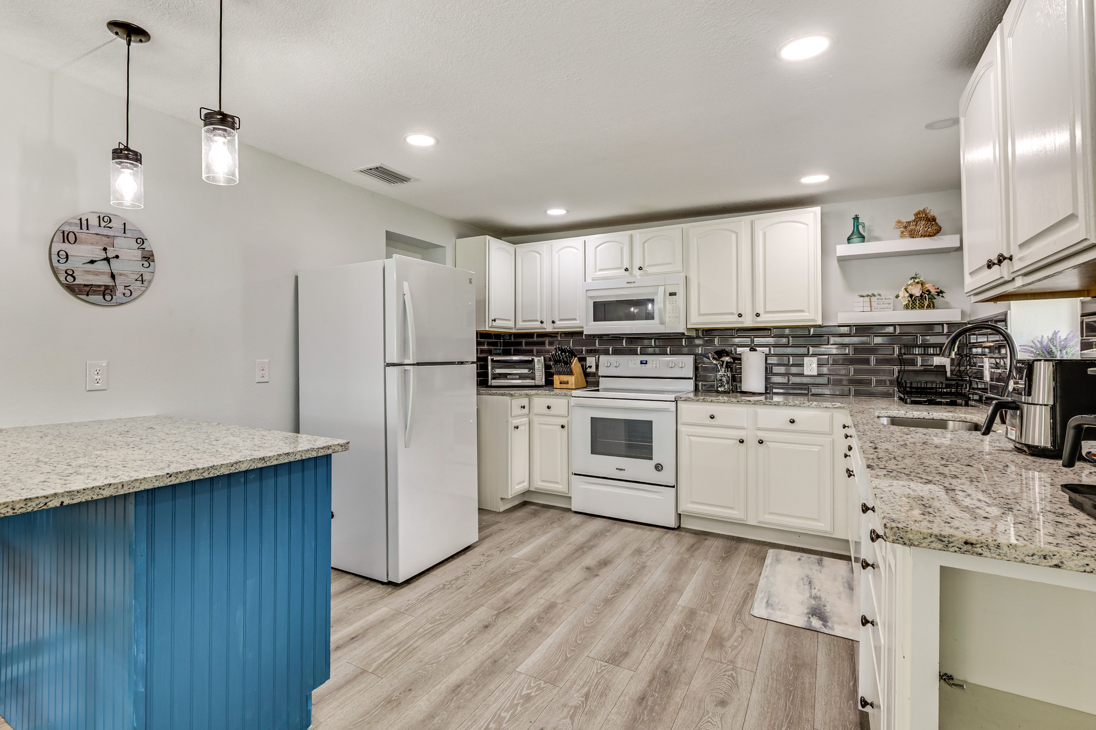 Kitchen | Drip/Keurig Coffee Maker | Air Fryer | Toaster Oven
