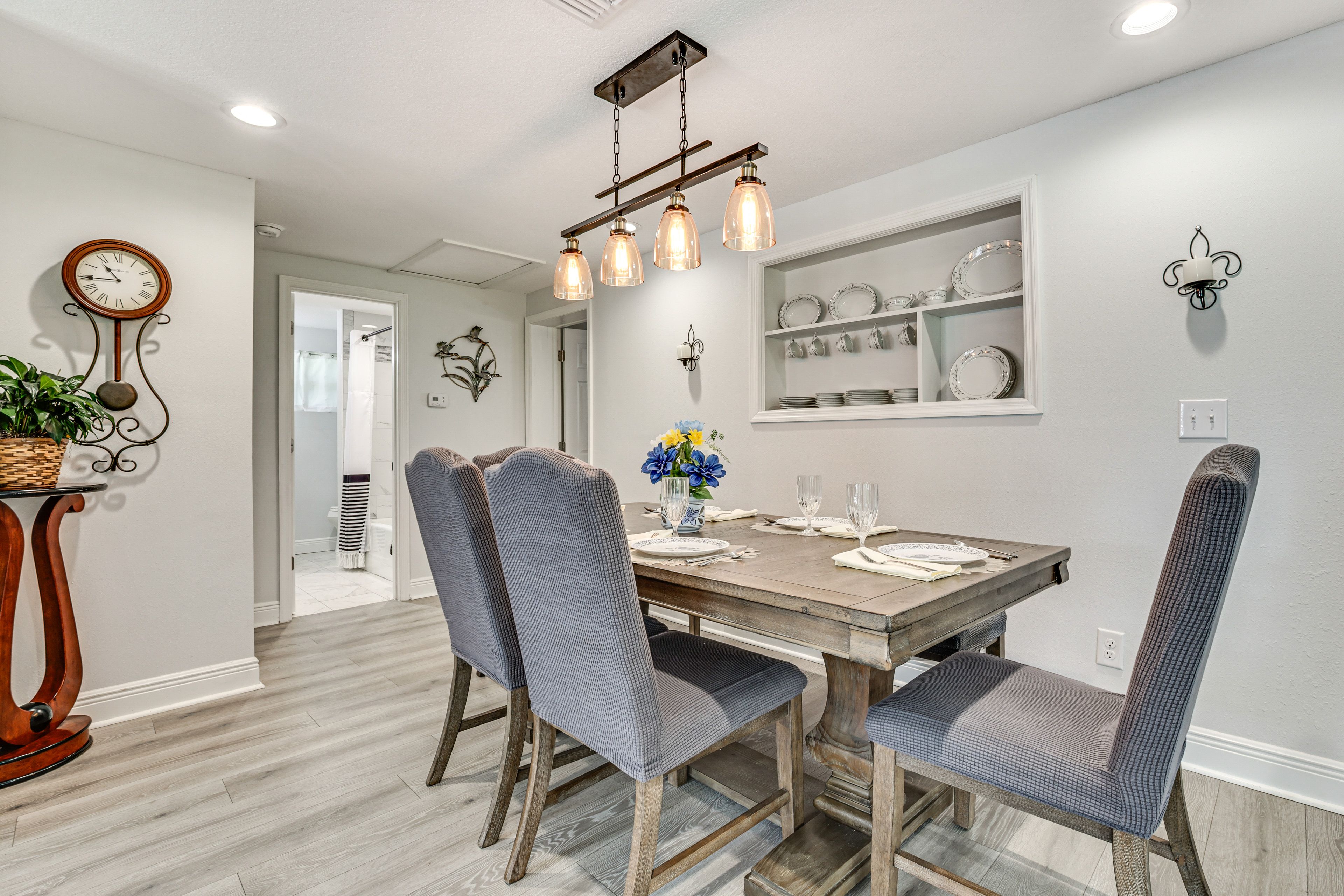 Dining Table | Dishware & Flatware
