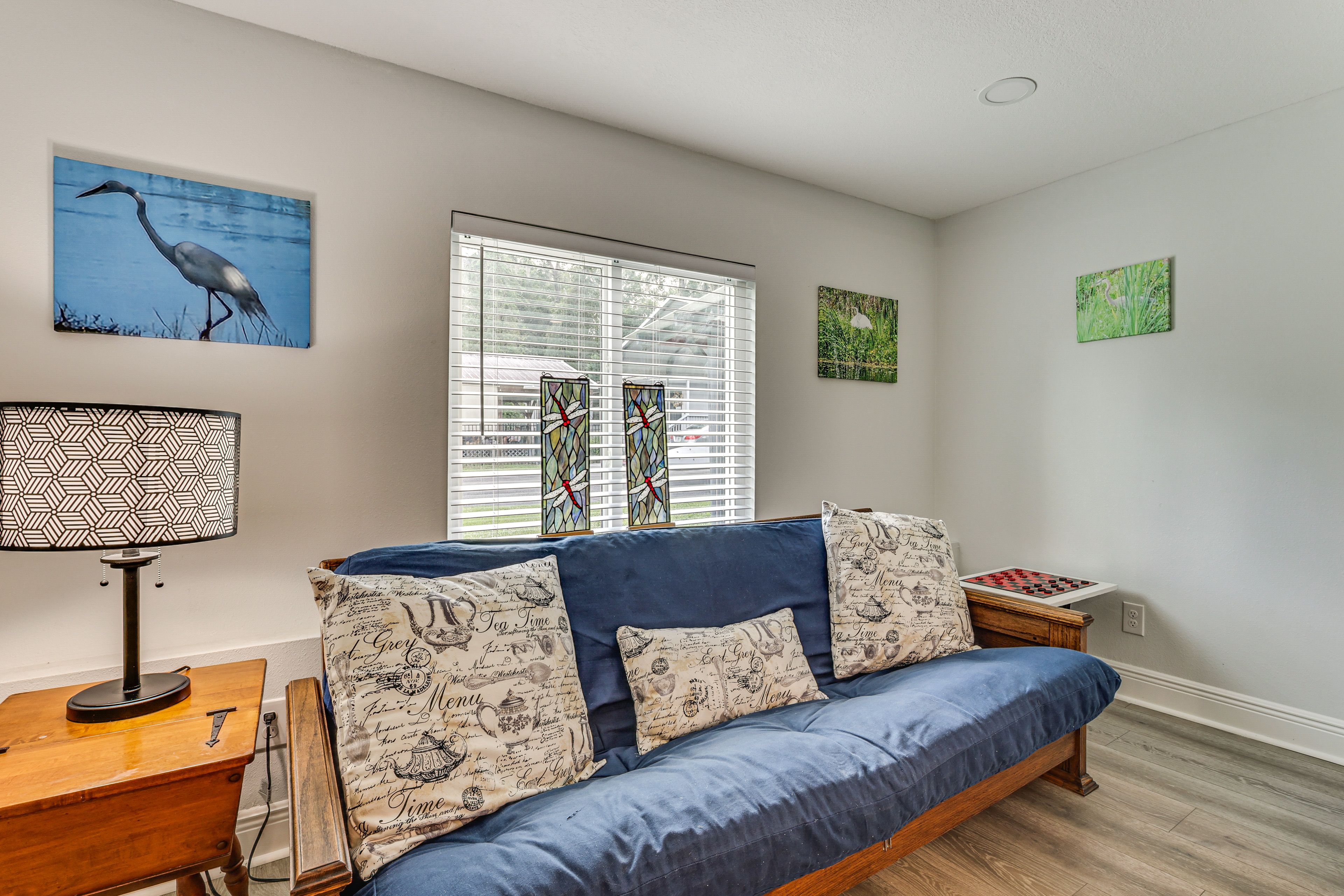 Sitting Area | Queen Futon
