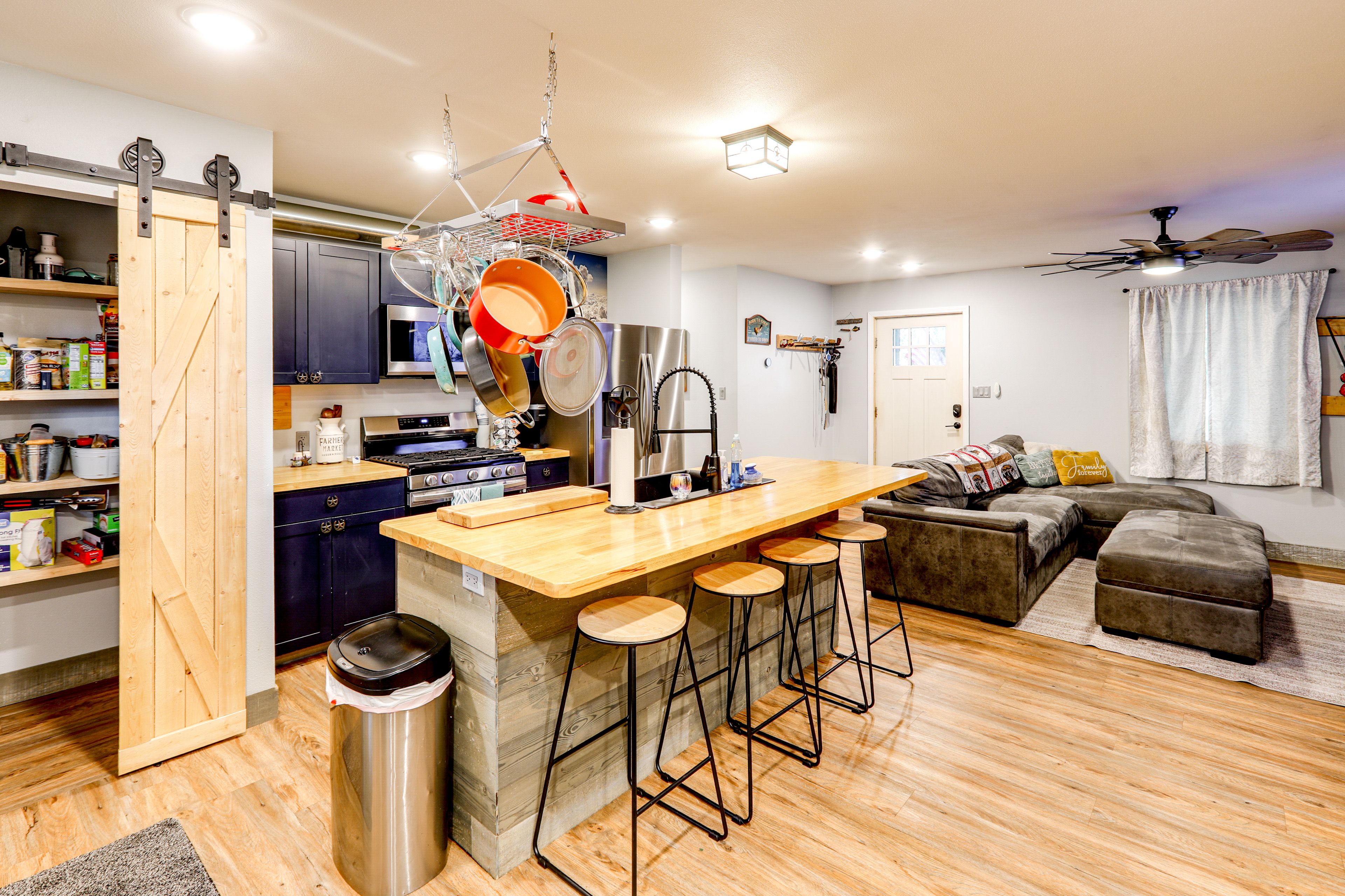 Dining Area | Dishware/Flatware | Breakfast Bar