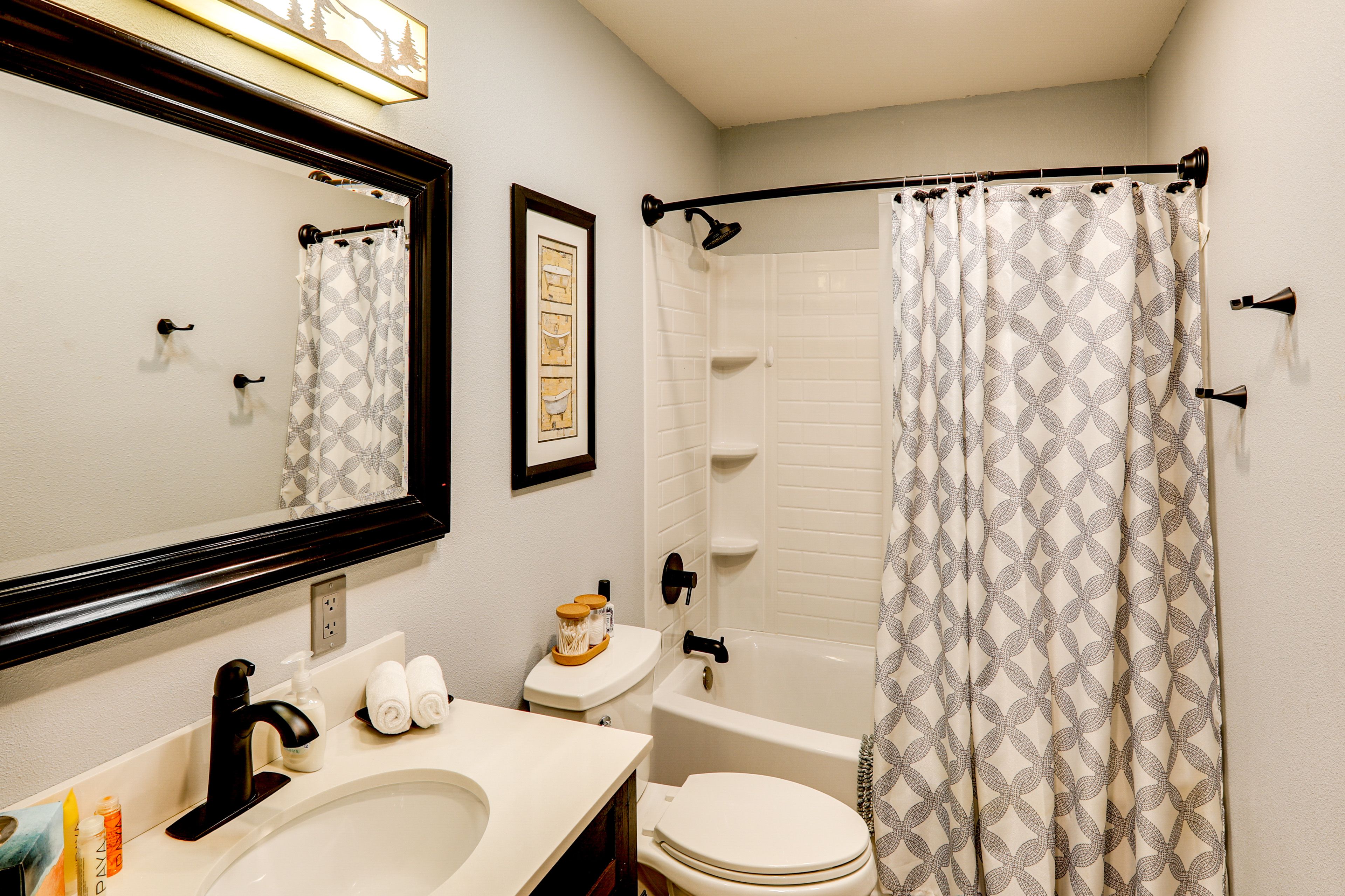 Full Bathroom | Complimentary Toiletries