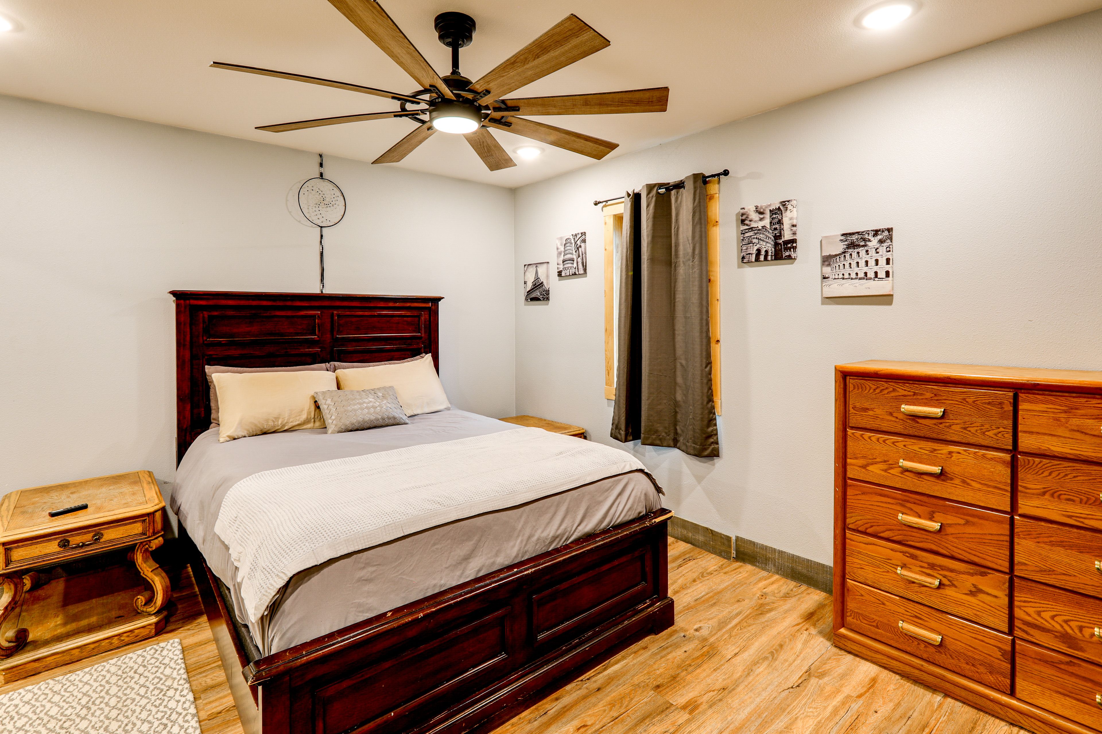 Bedroom 1 | Queen Bed