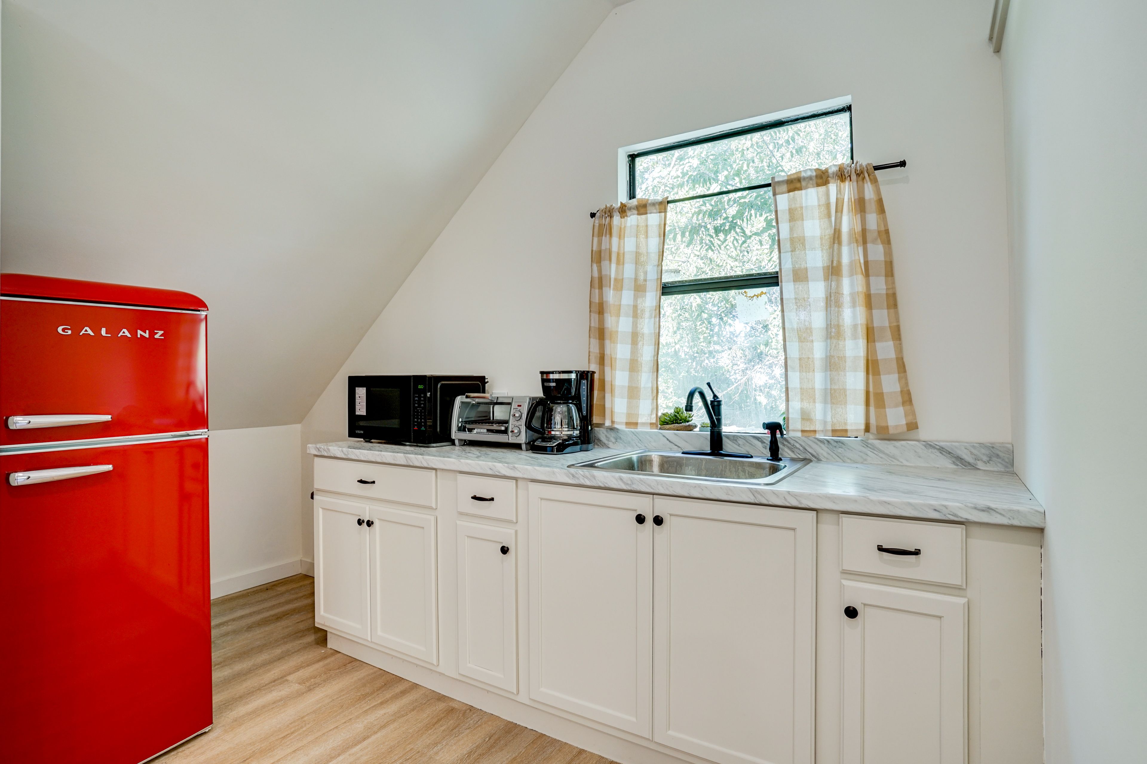 Kitchenette | Drip Coffee Maker | Toaster Oven