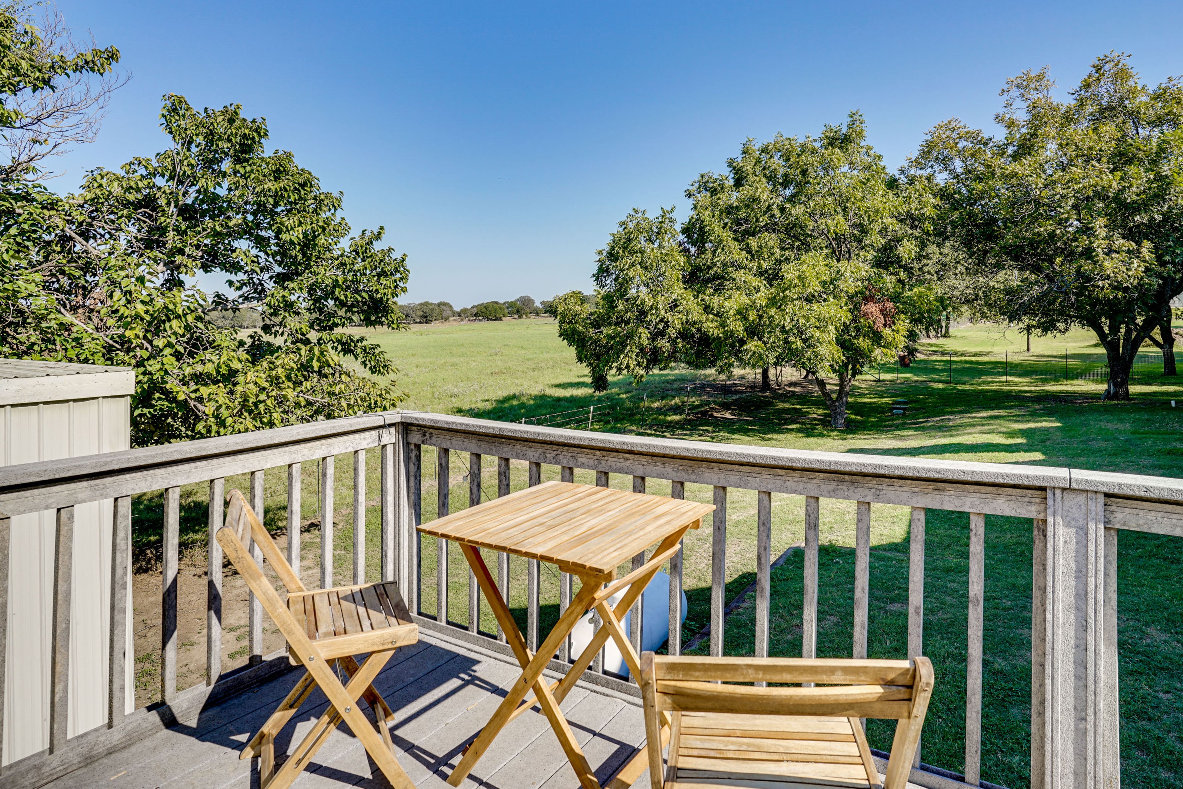 Weatherford Vacation Rental | Studio | 1BA | 650 Sq Ft | Stairs to Access