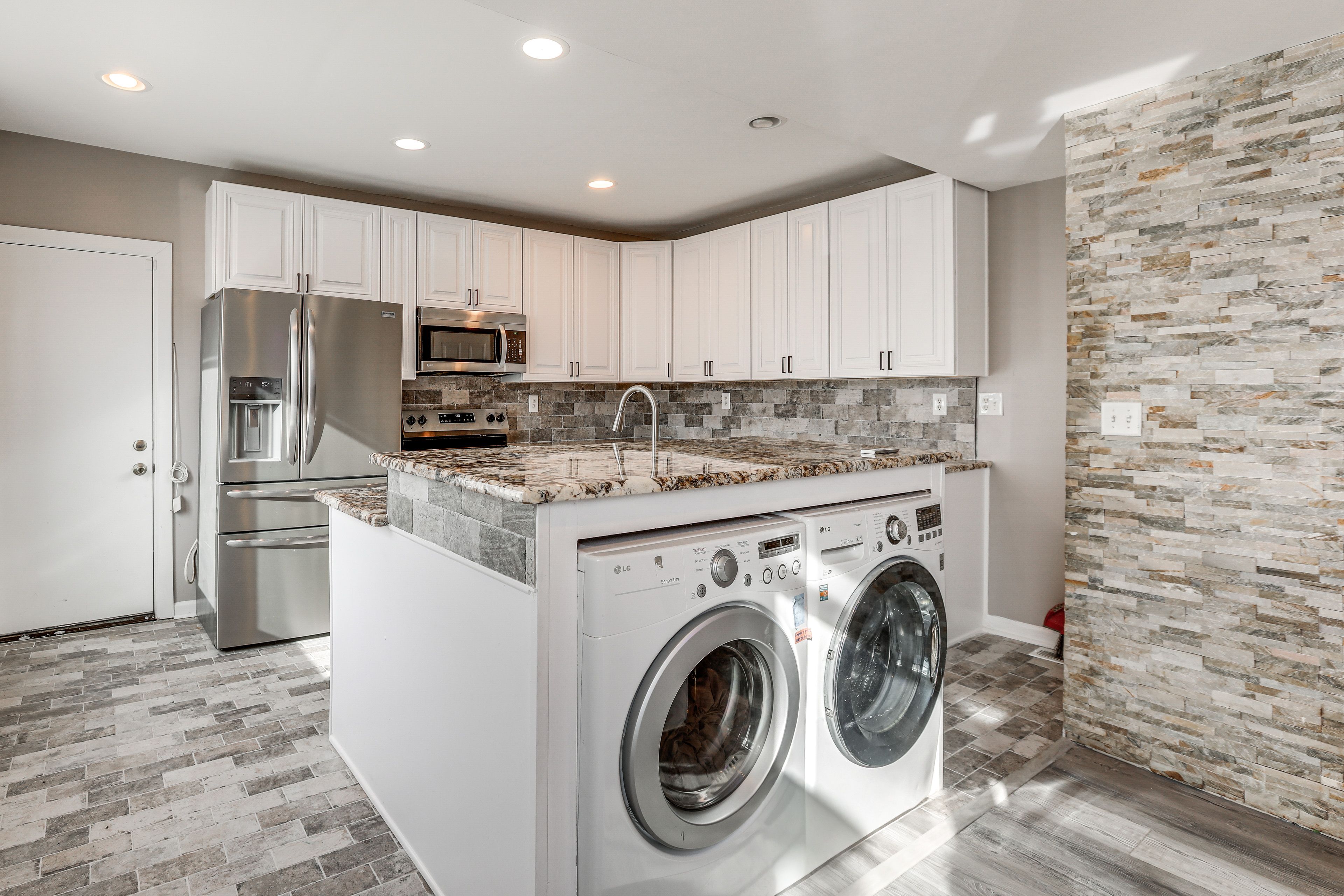 Kitchen | Main Level