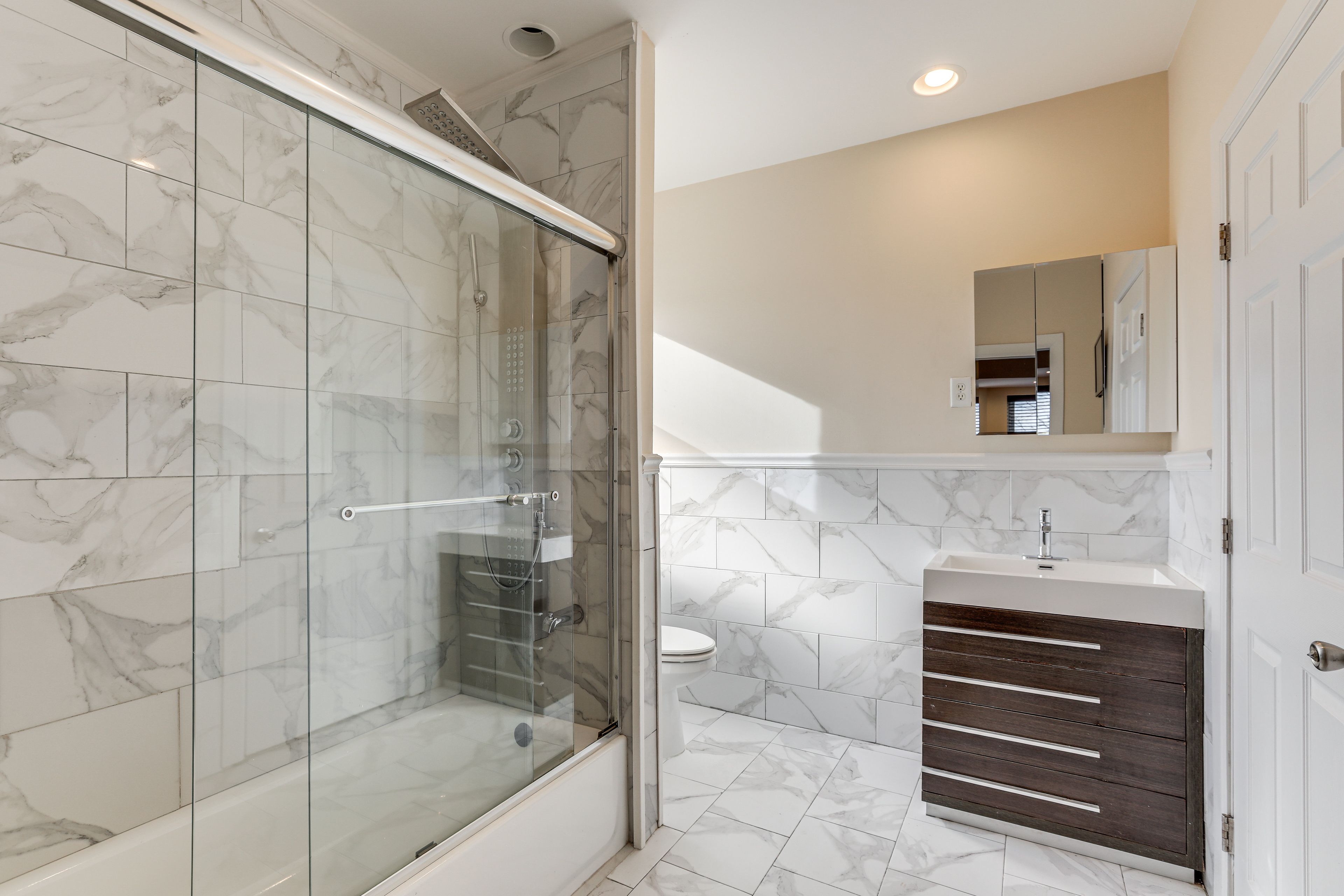 Full Bathroom | Upper Level