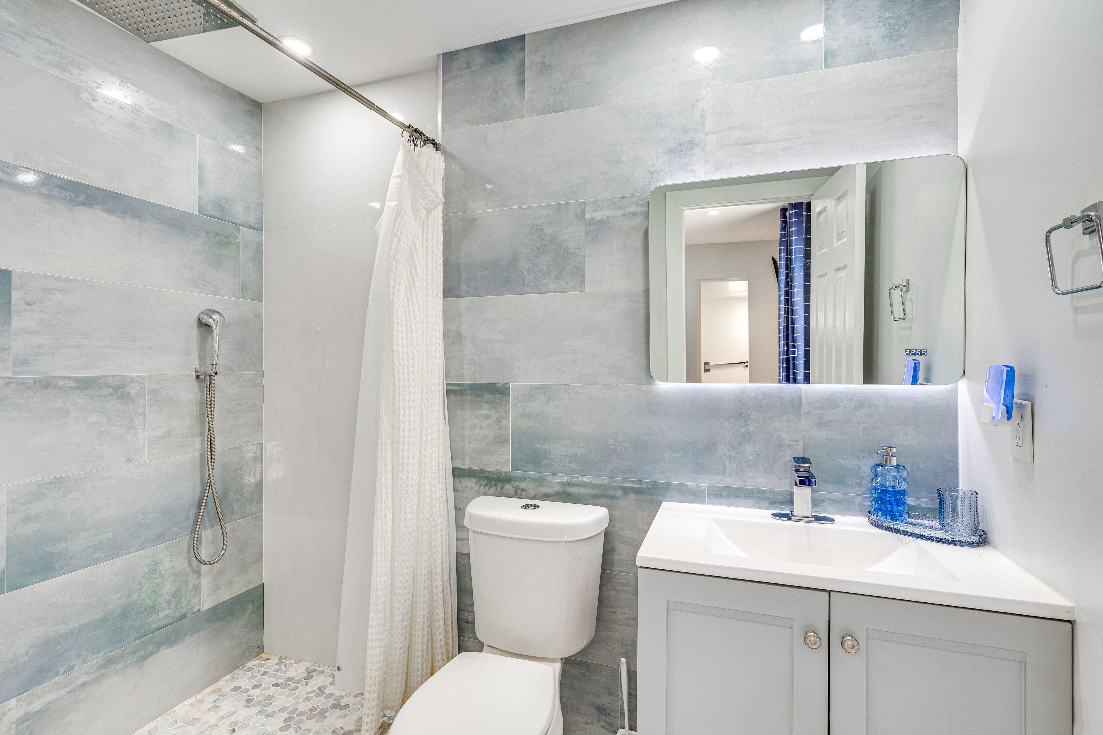 Full Bath | Towels
