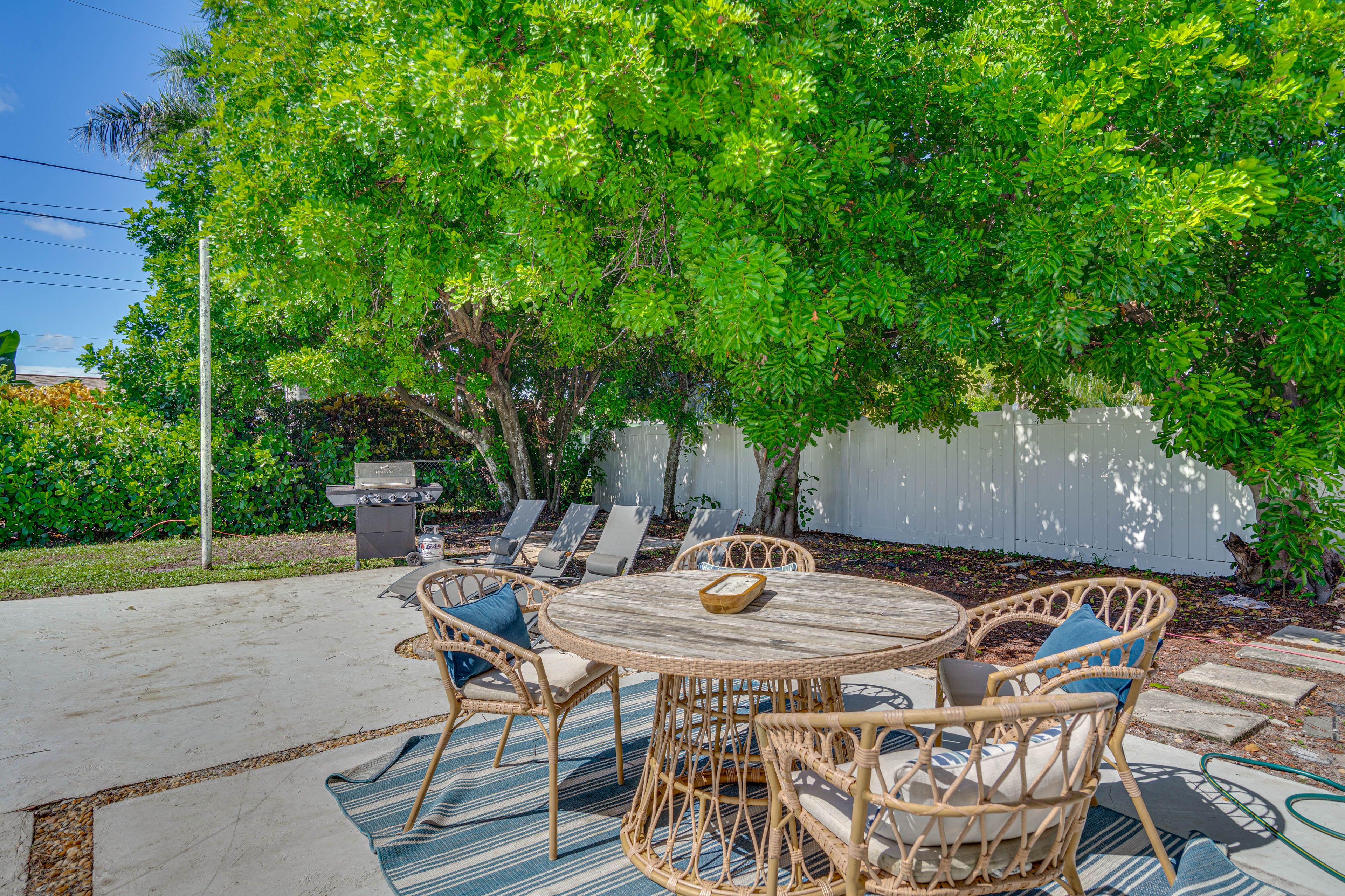 Patio | Outdoor Dining Space | Gas Grill