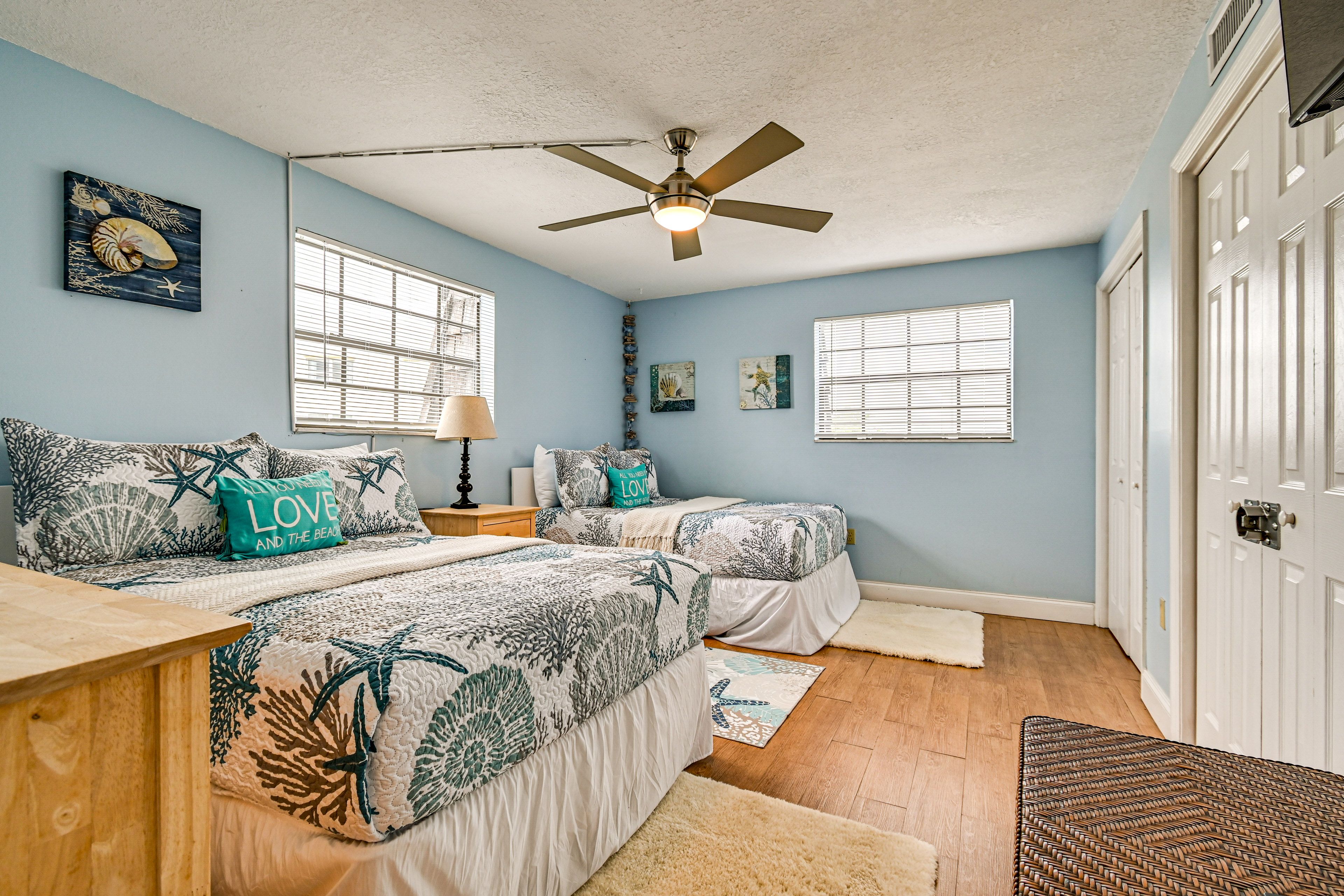 Bedroom 2 | 2nd Floor | 2 Full Beds | Smart TV