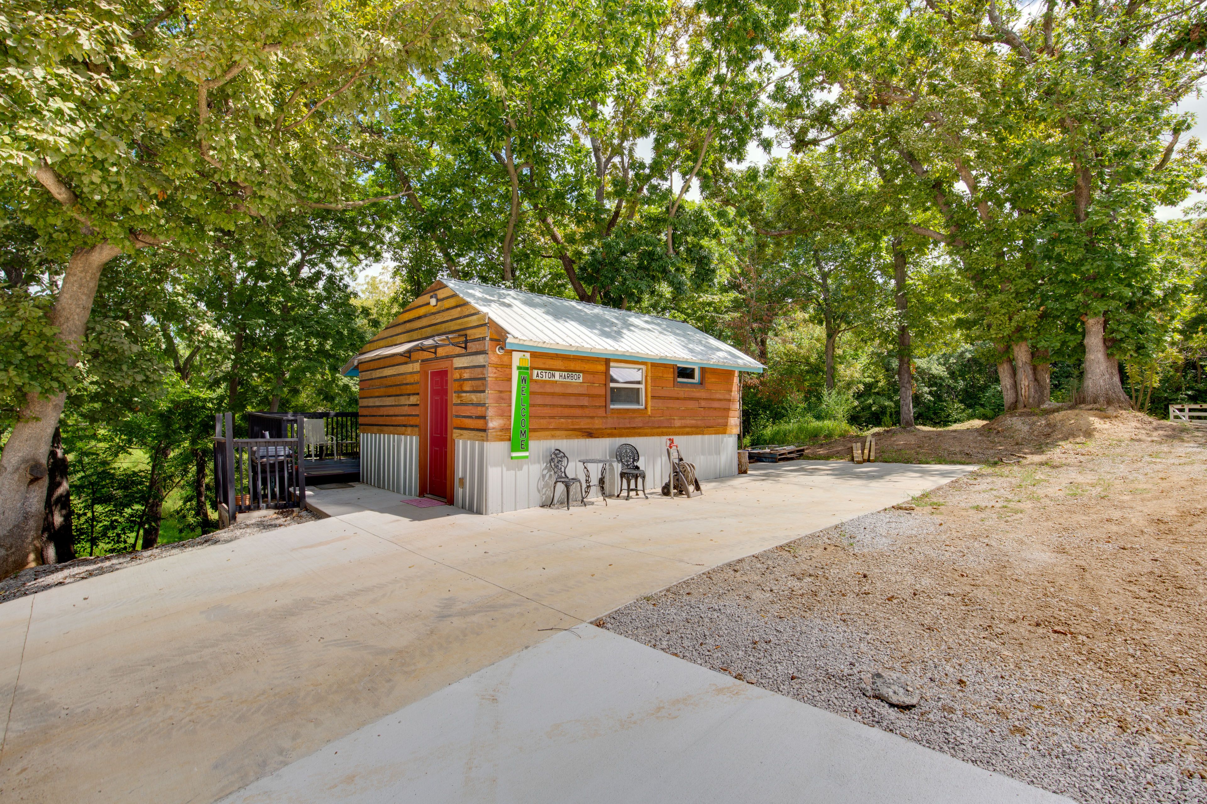 Single-Story Studio Cabin | Forest Views | 4 Mi to Historic Downtown Odessa