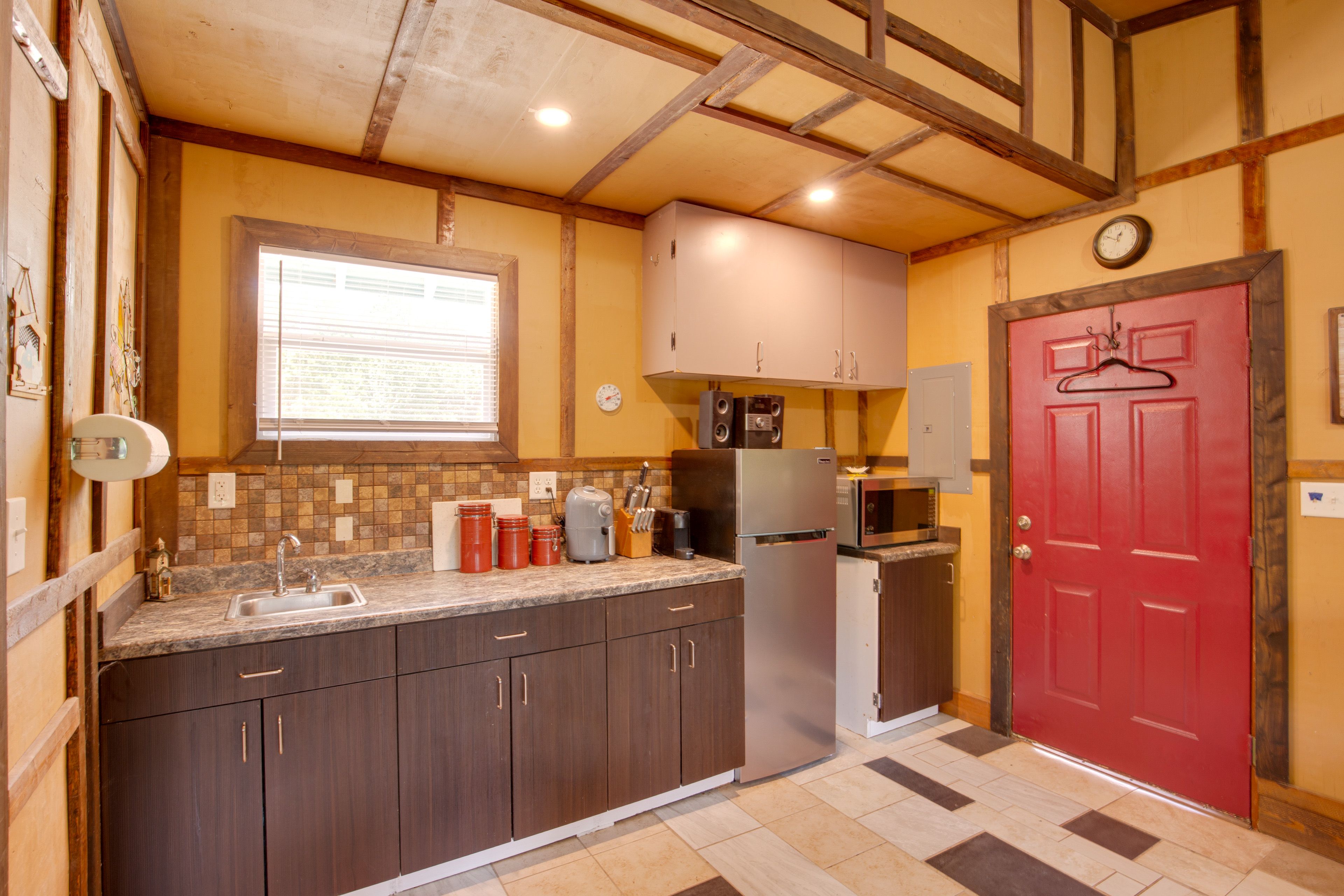 Kitchenette | Single-Serve Coffee Maker | Air Fryer