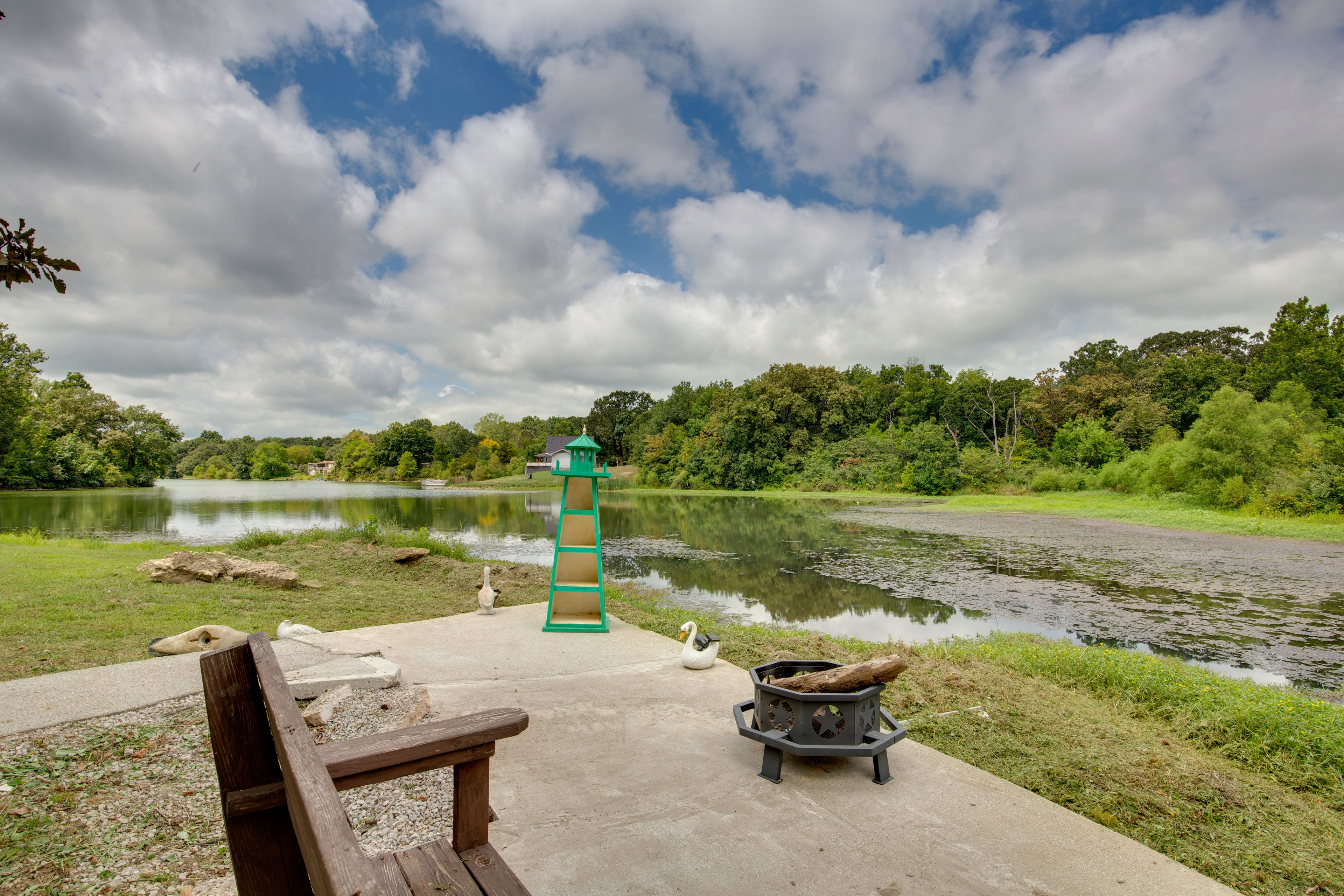 Lakefront Patio | Fire Pit
