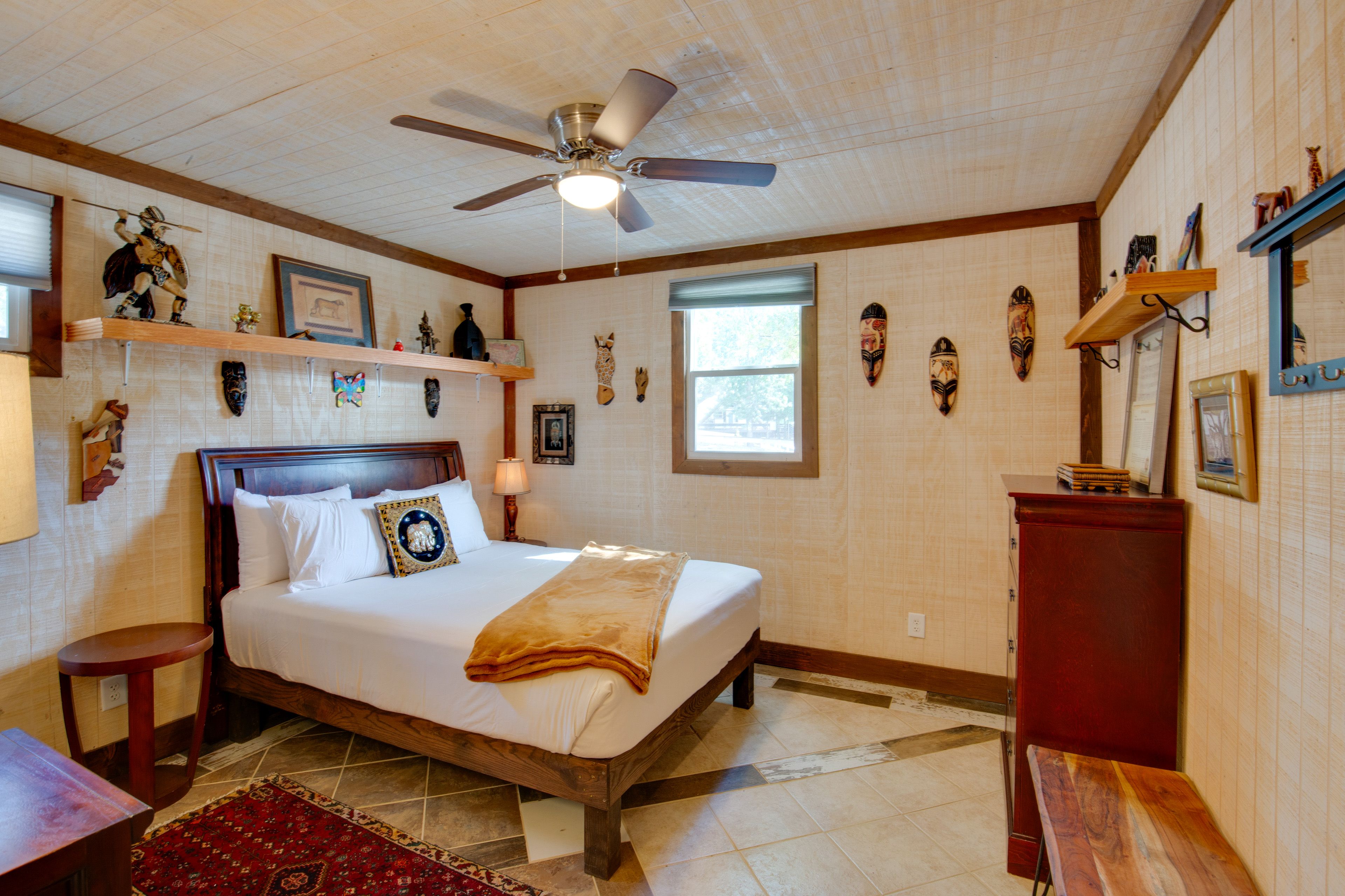 Bedroom 2 | Queen Bed | 1st Floor