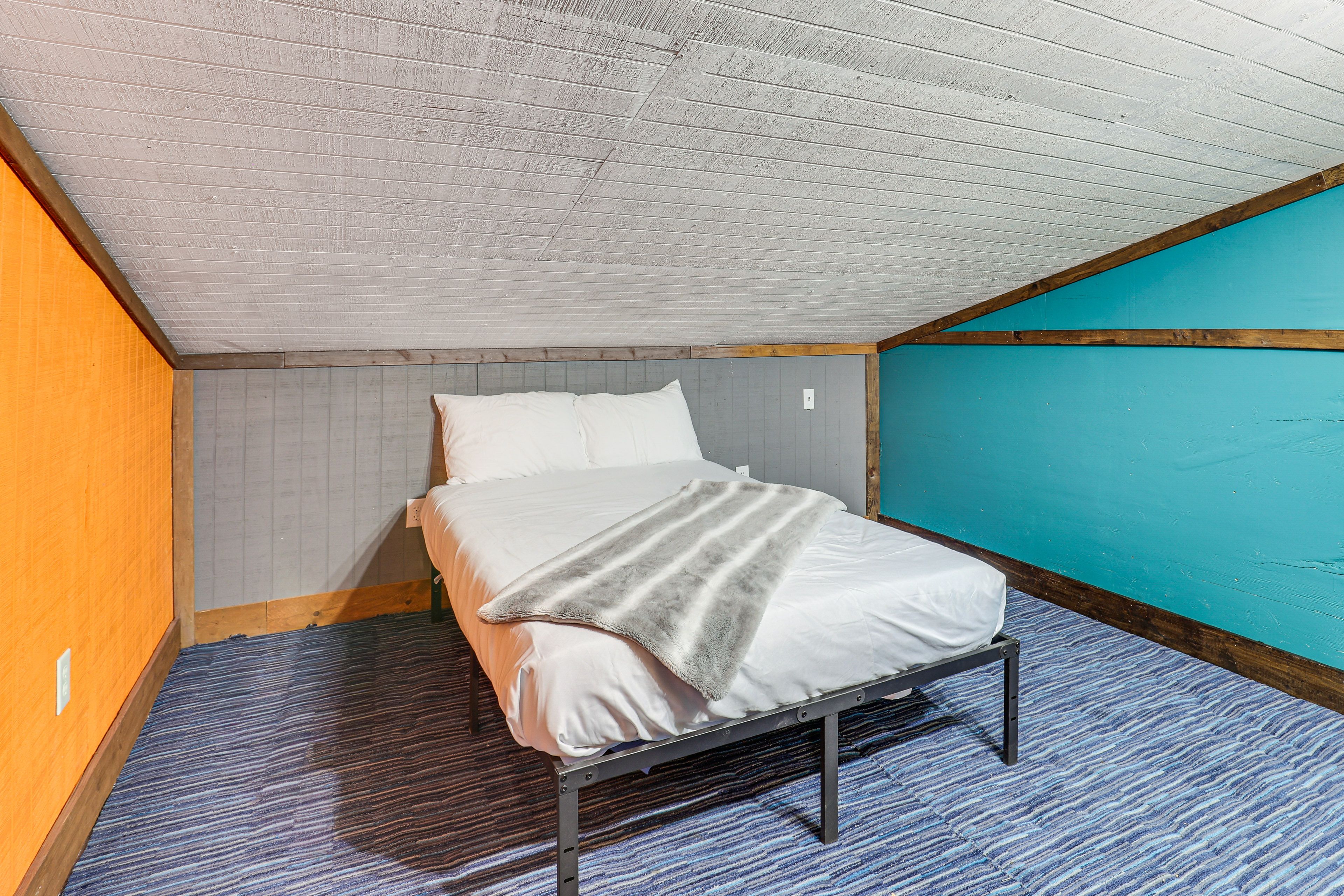 Bedroom 4 | Queen Bed