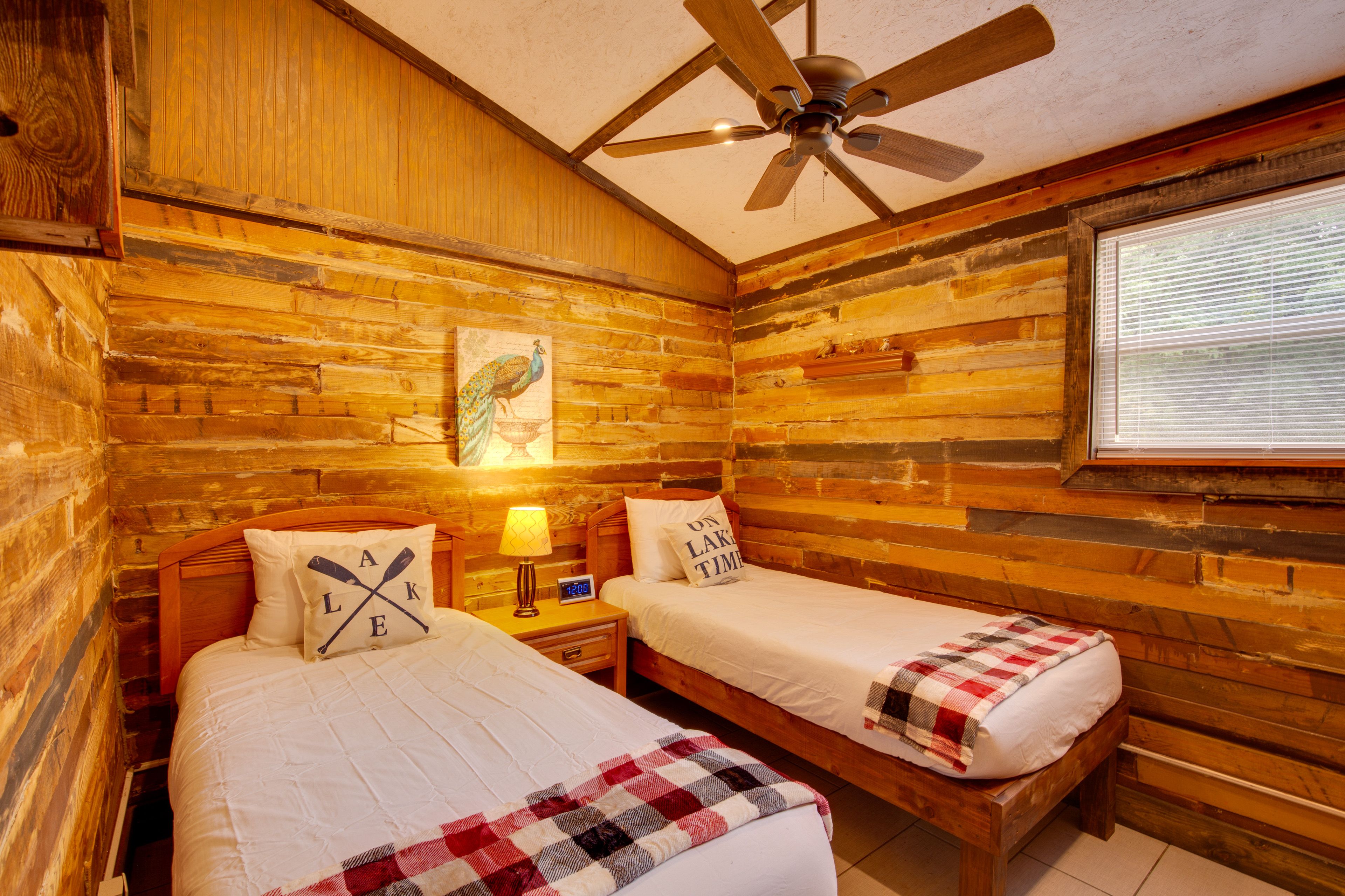 Bedroom 2 | 2 Twin Beds