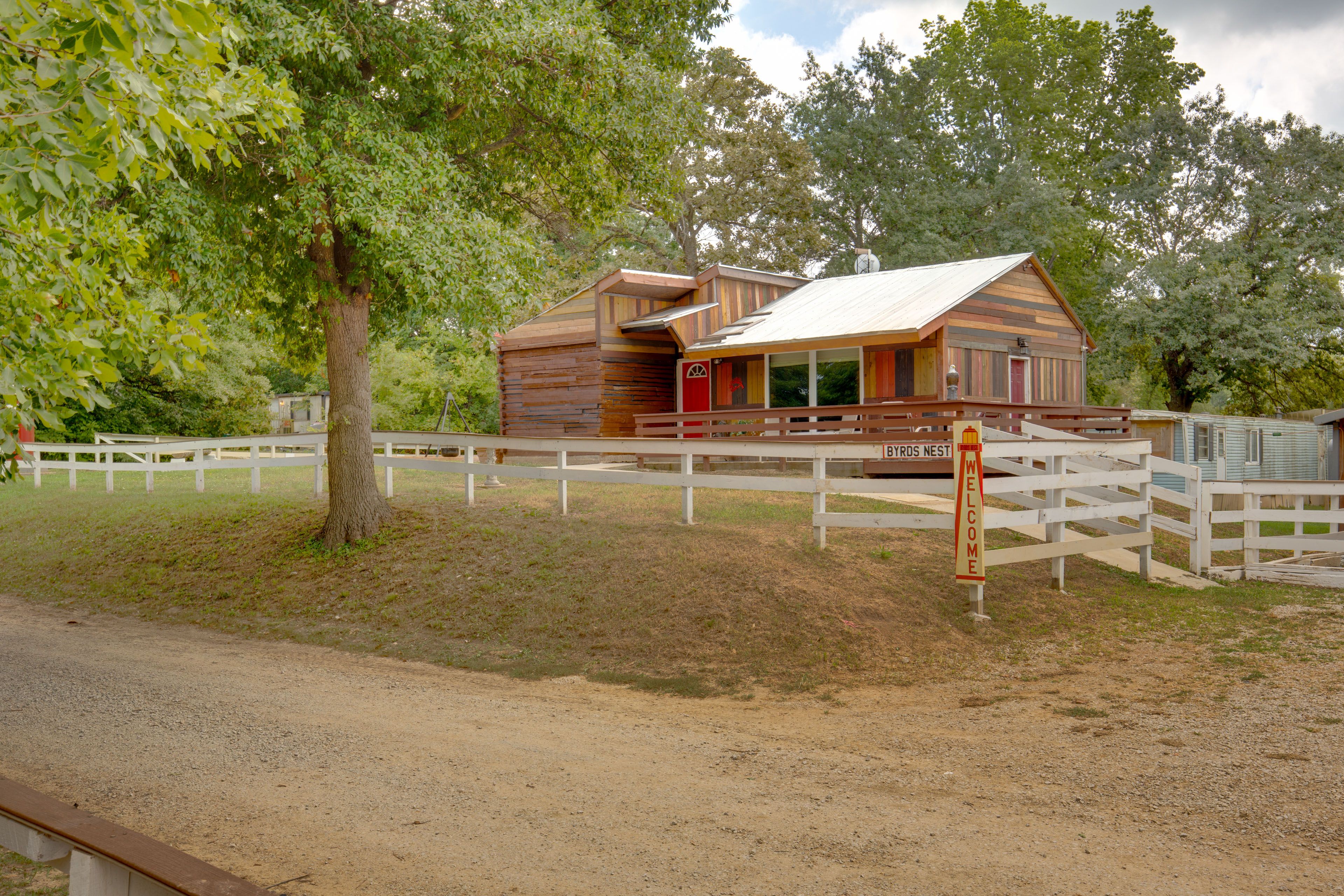 Single-Story Cabin | Walking Distance to Lake Lafayette