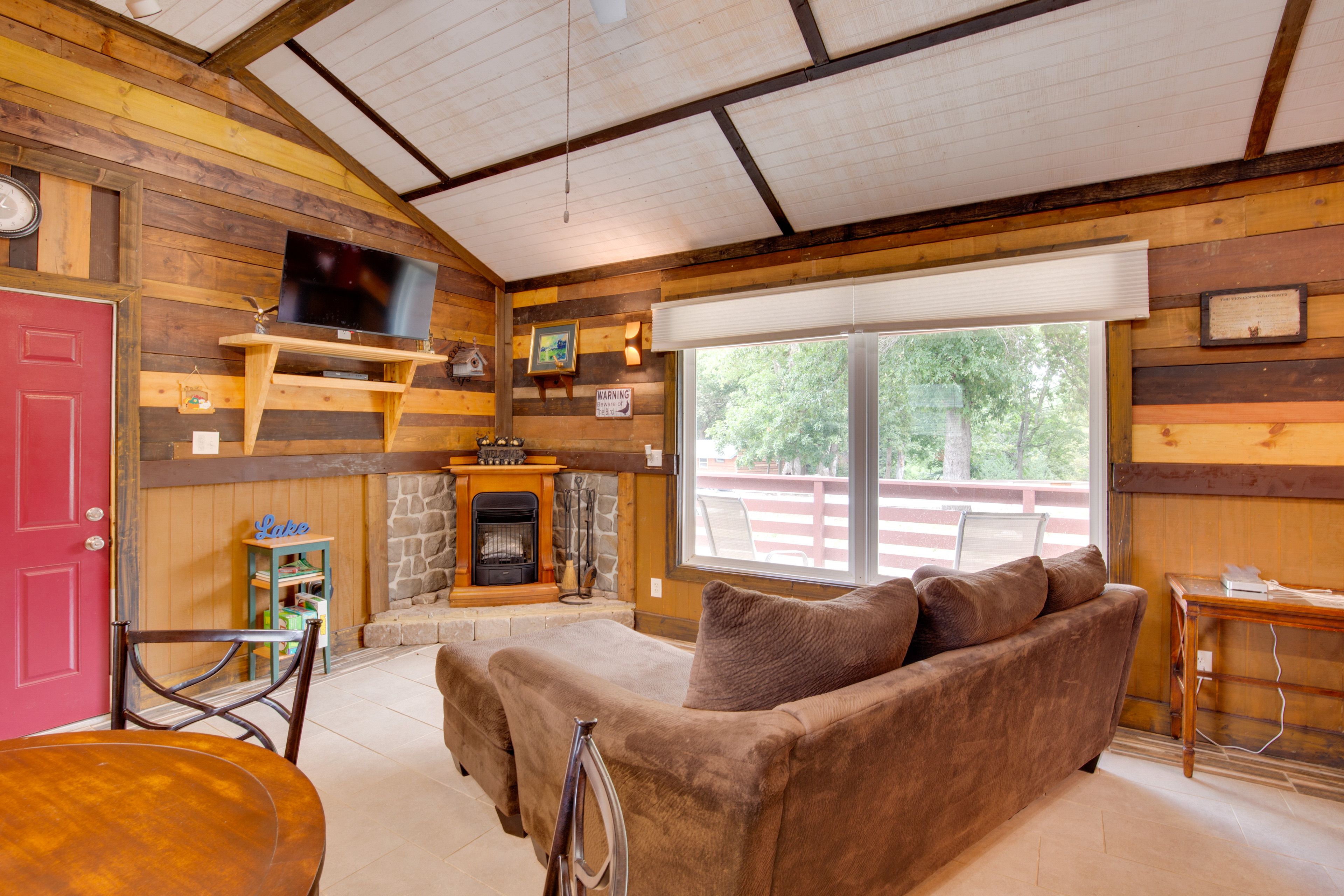 Living Room | Fireplace | Free WiFi | Board Games