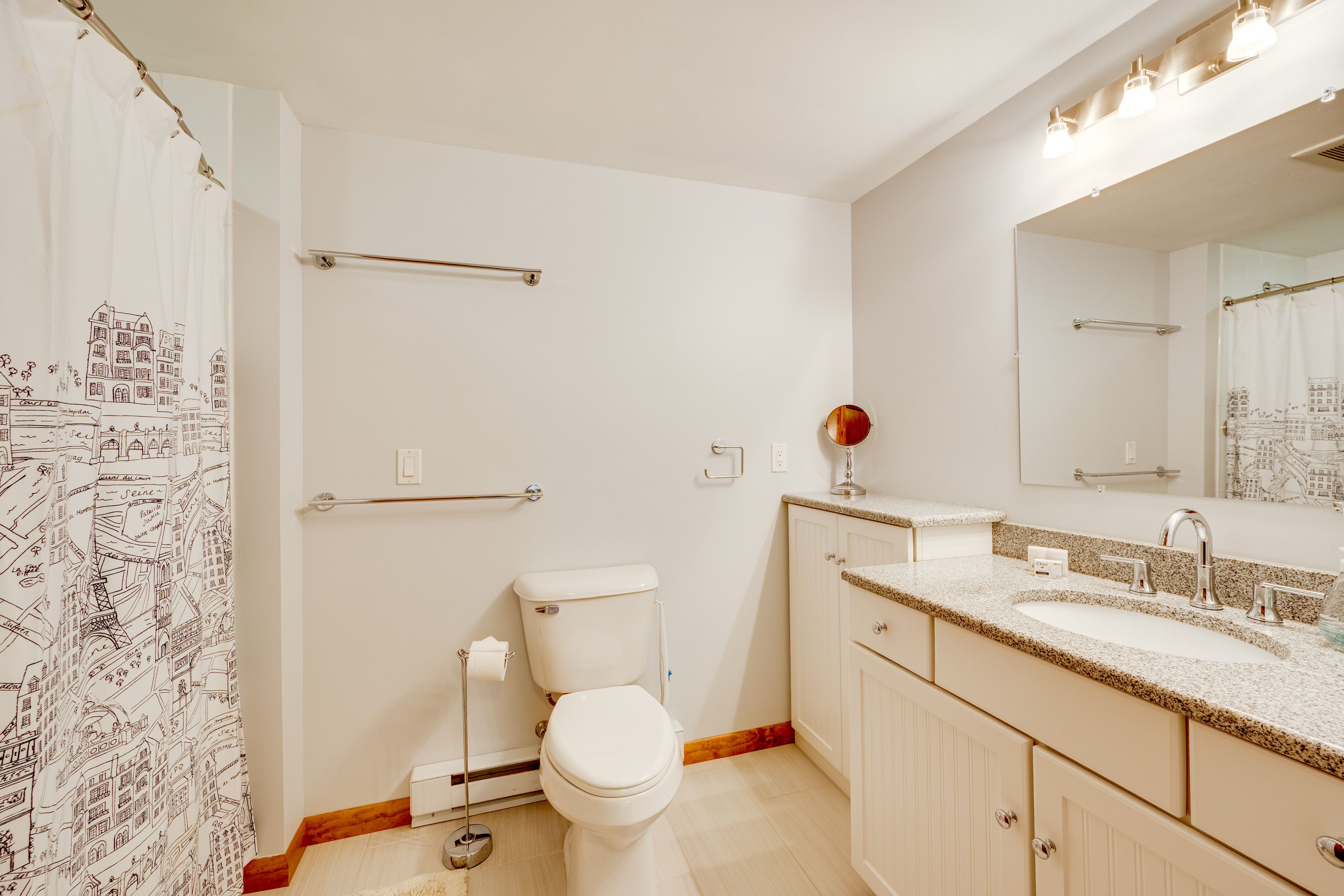 En-Suite Bathroom | Lower Level | Towels Provided