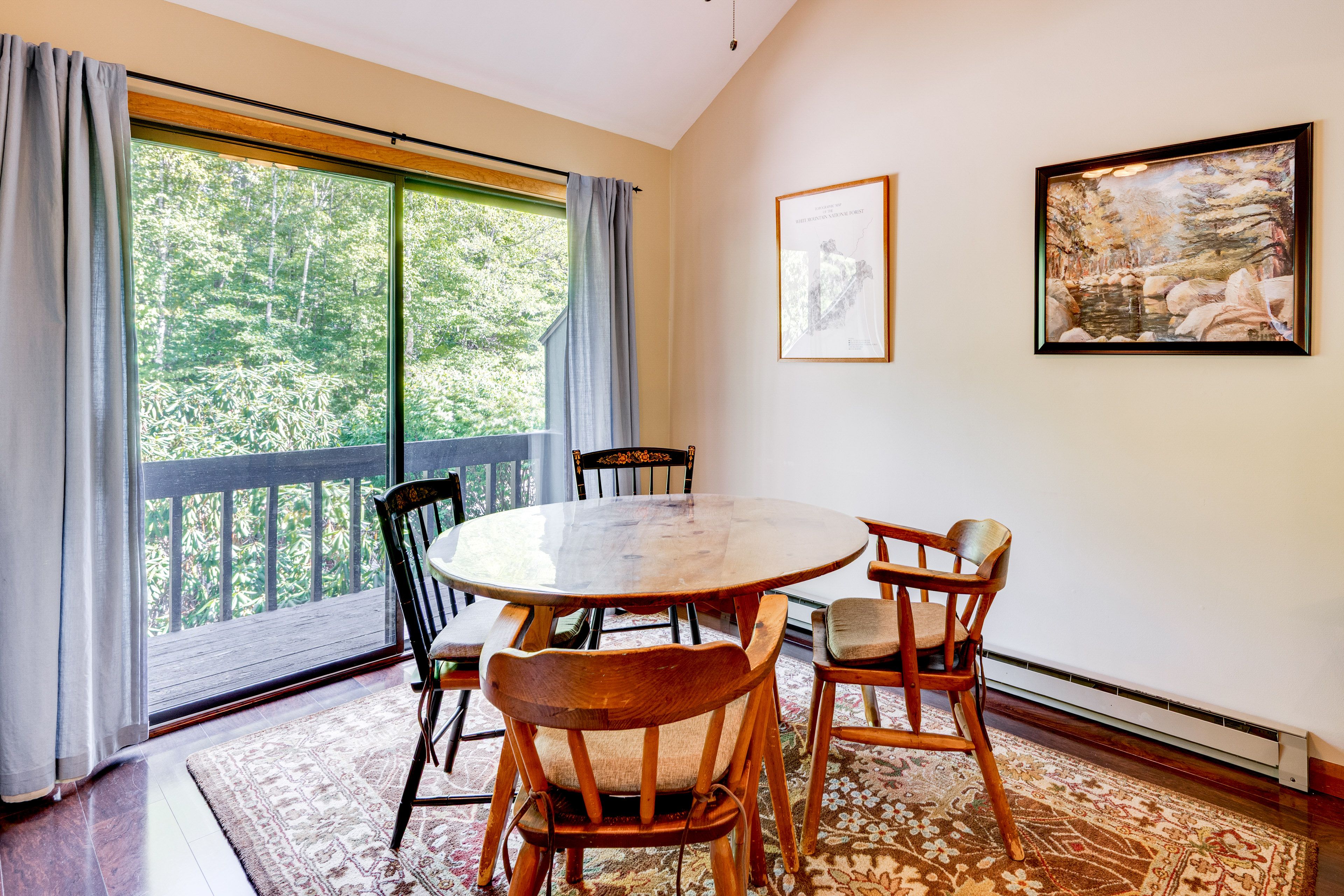 Breakfast Nook | Main Level