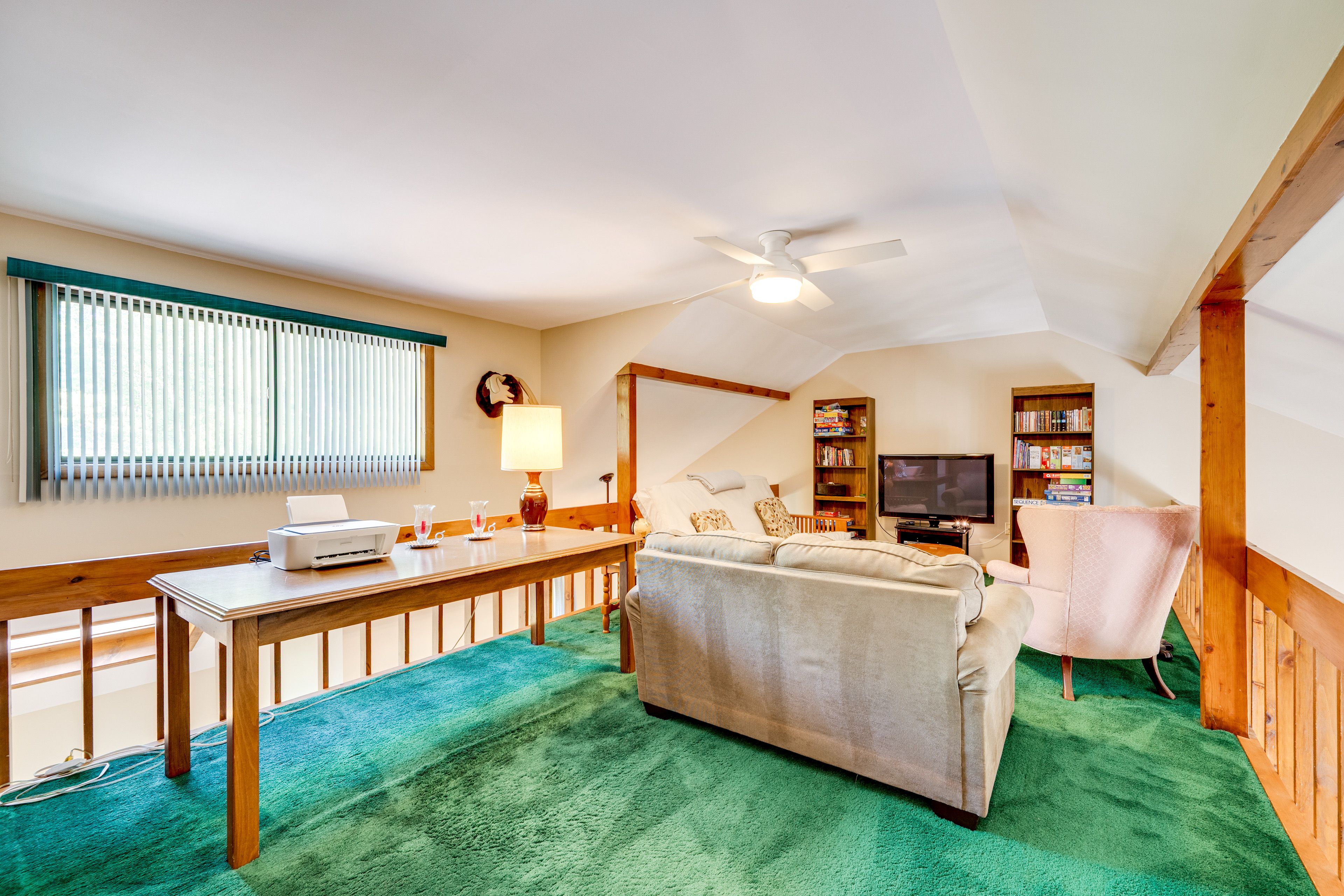 Loft | Top Level | Queen Sleeper Sofa | Flat-Screen TV w/ Cable & Movies