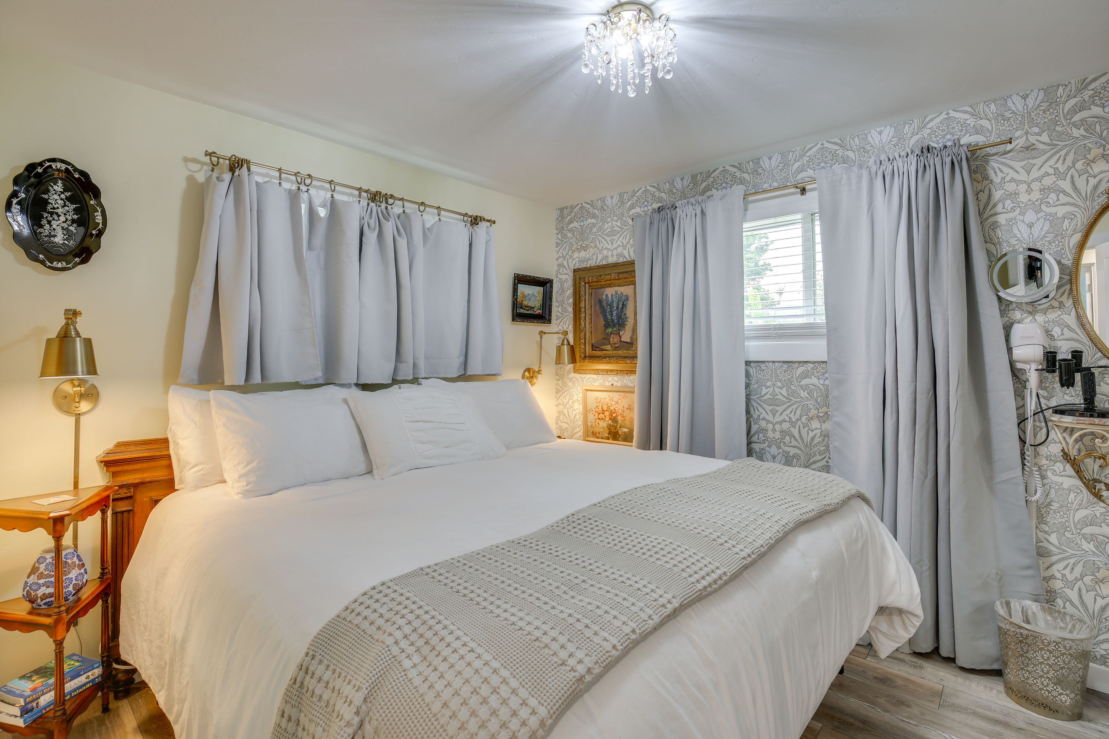 Bedroom 1 | King Bed