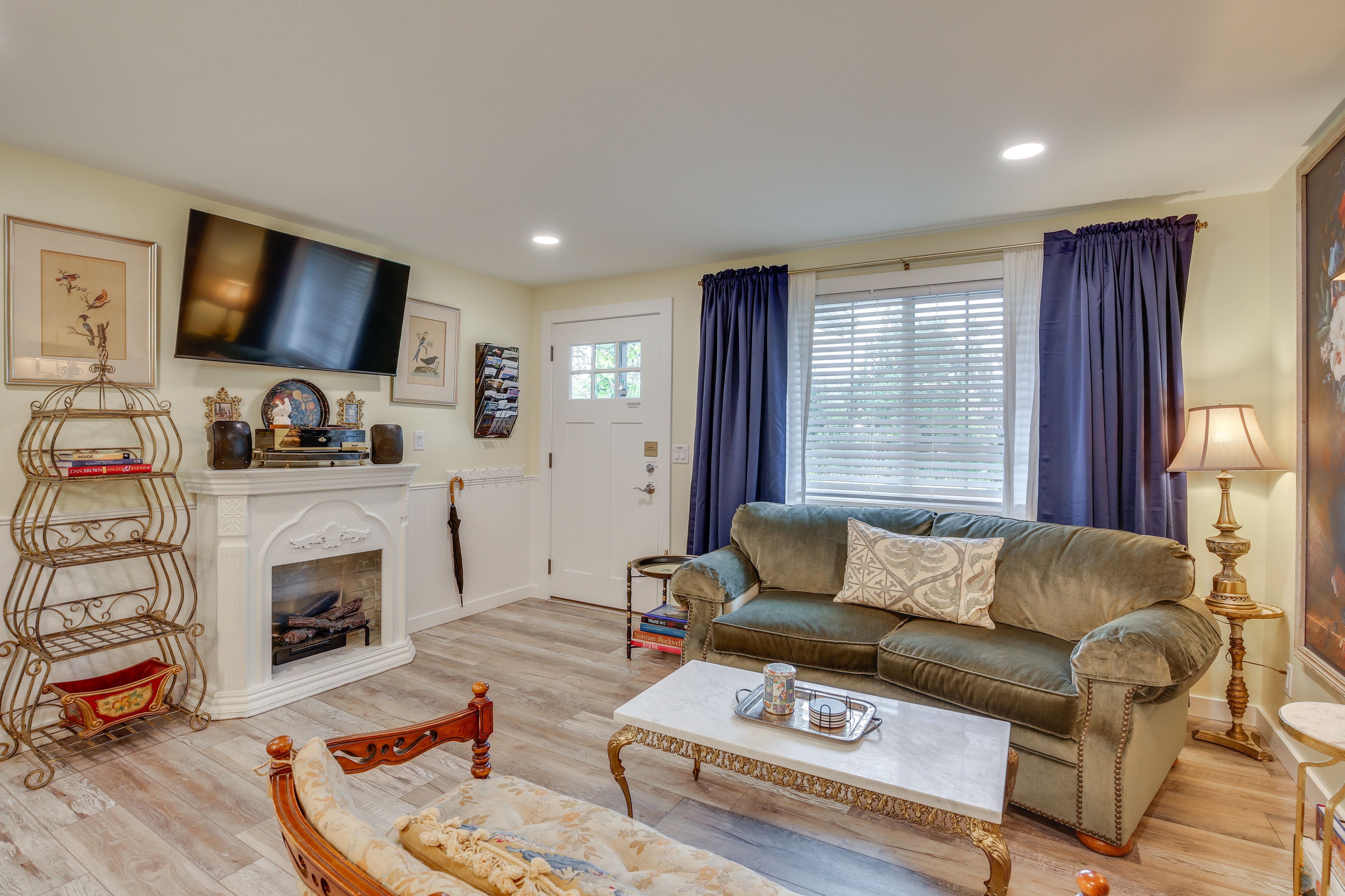 Cottage Grove Vacation Rental | 2BR | 1BA | 1,100 Sq Ft | 2 Steps to Enter