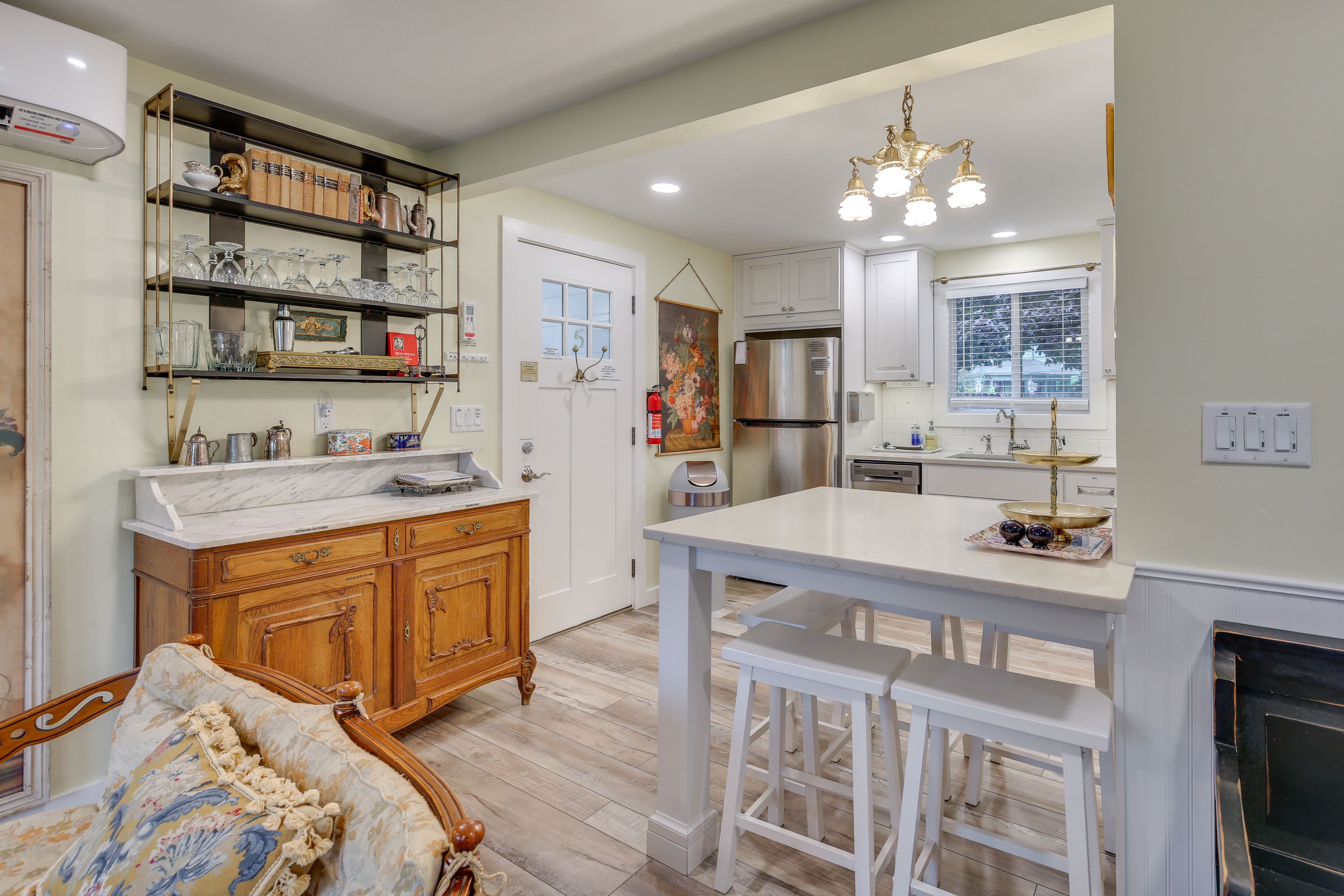 Breakfast Bar | Dishware/Flatware Provided