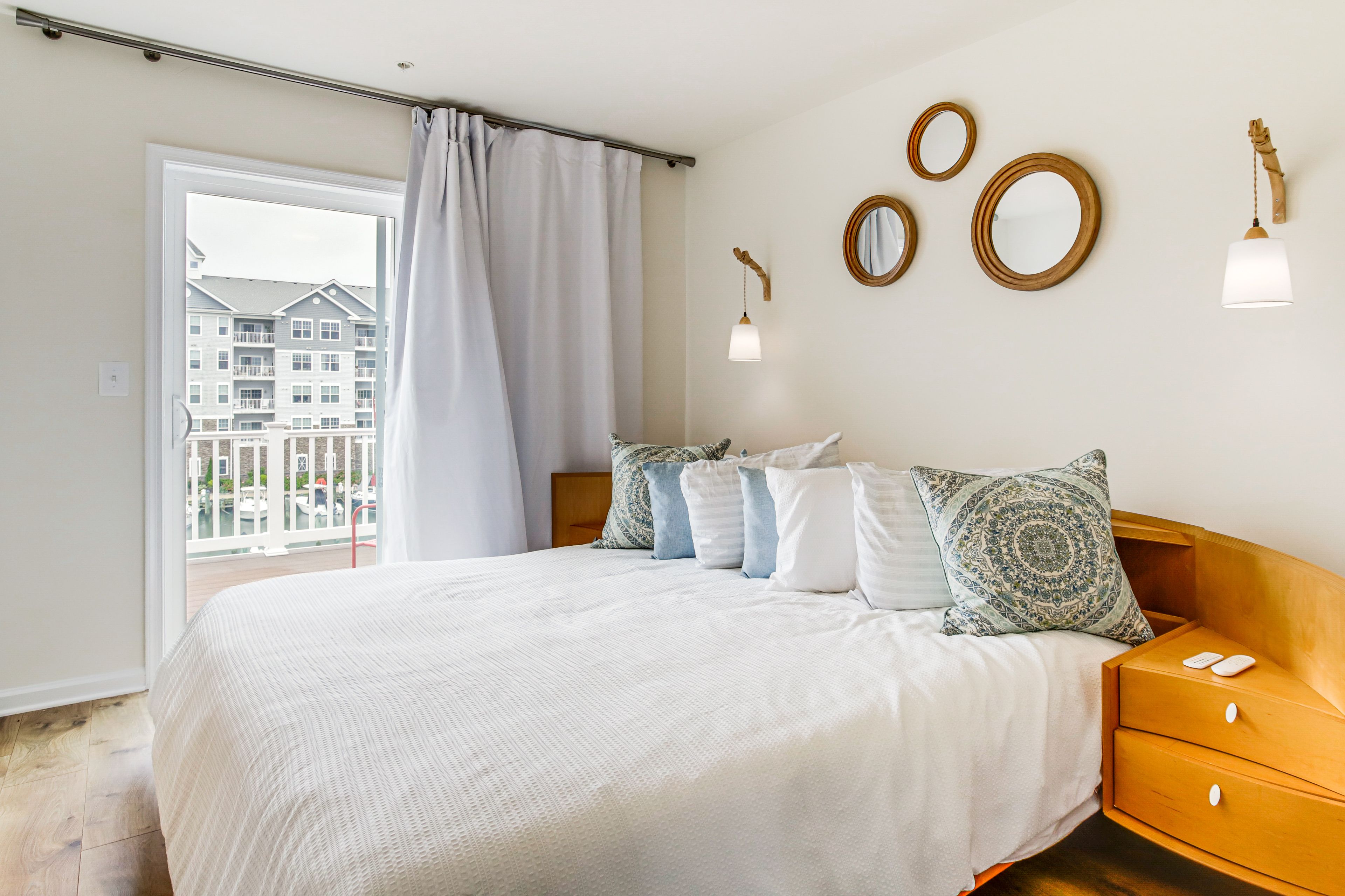 Bedroom Suite 1 | King Bed | 3rd Floor