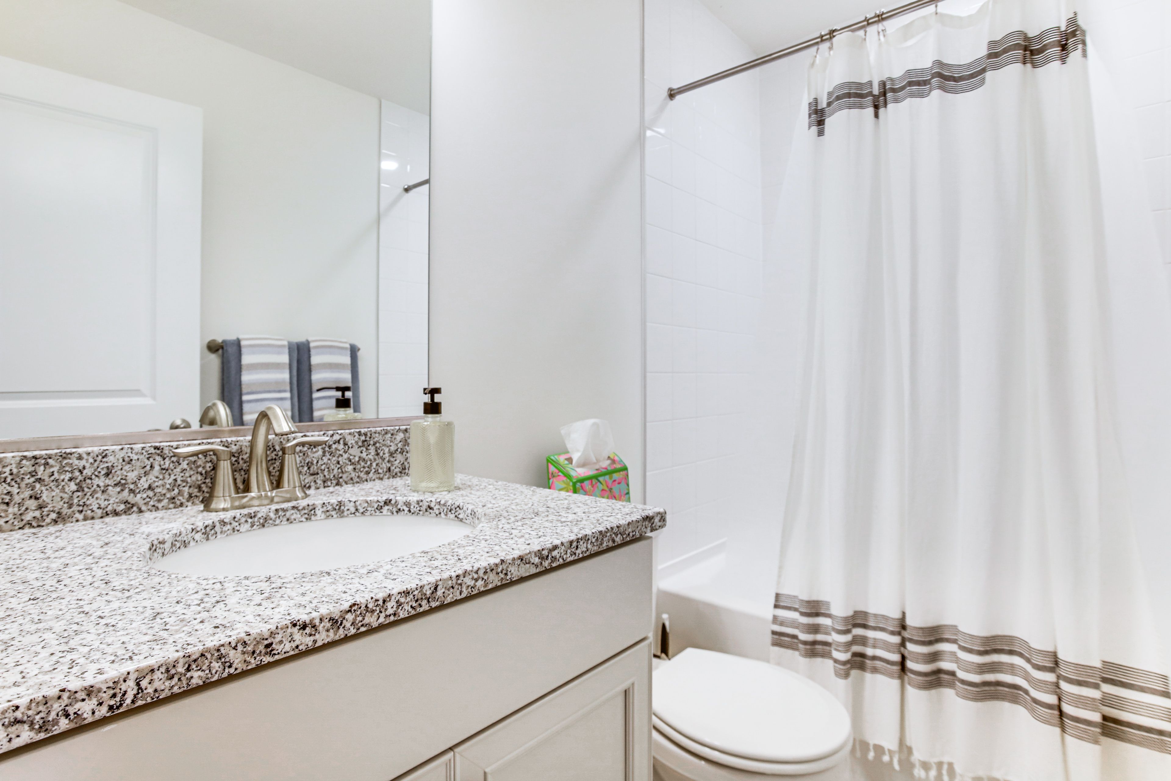 Full Bathroom | Towels Provided | 3rd Floor