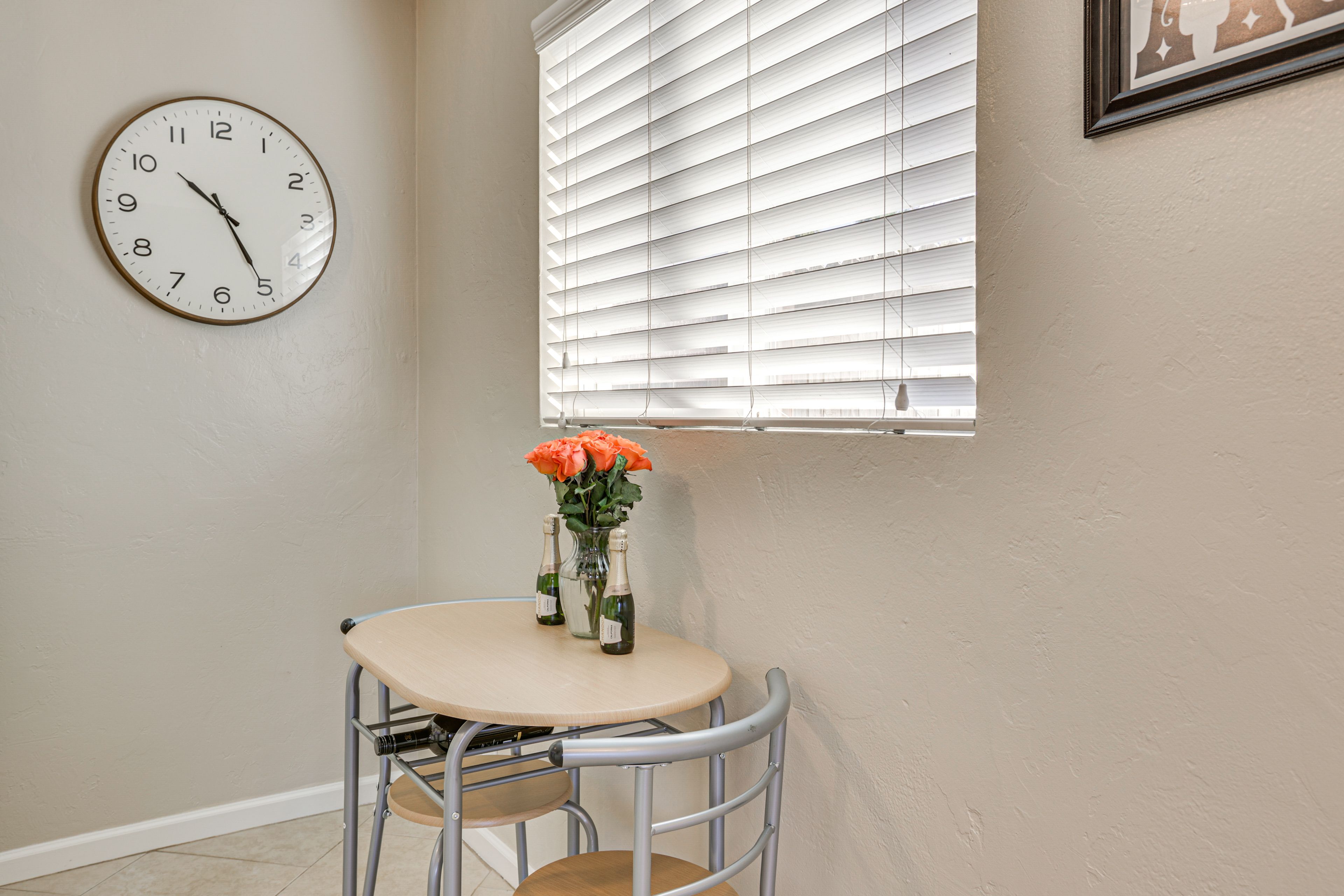 Dining Area | Dishes & Flatware Provided