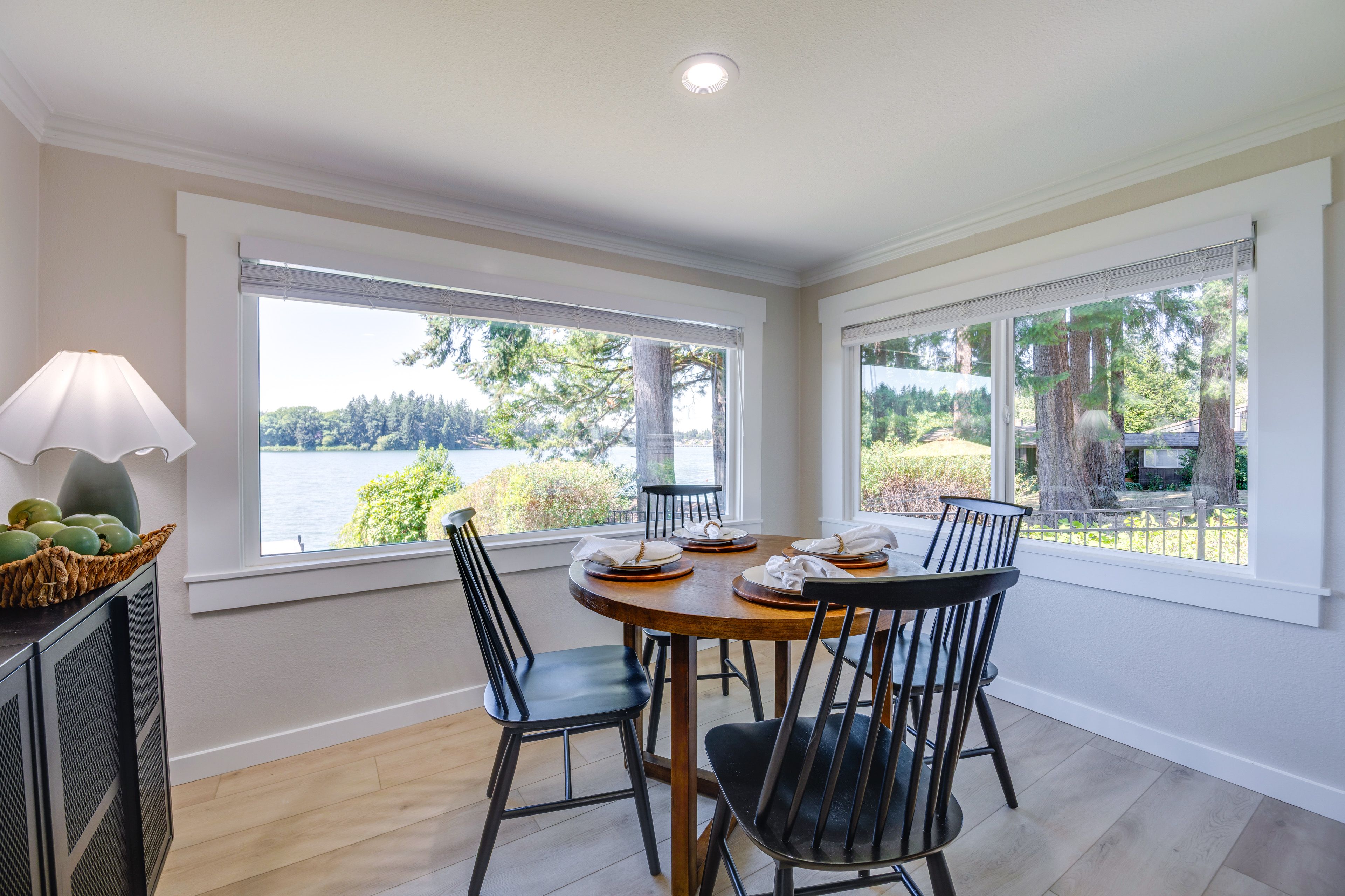 Dining Table | Dishware/Flatware