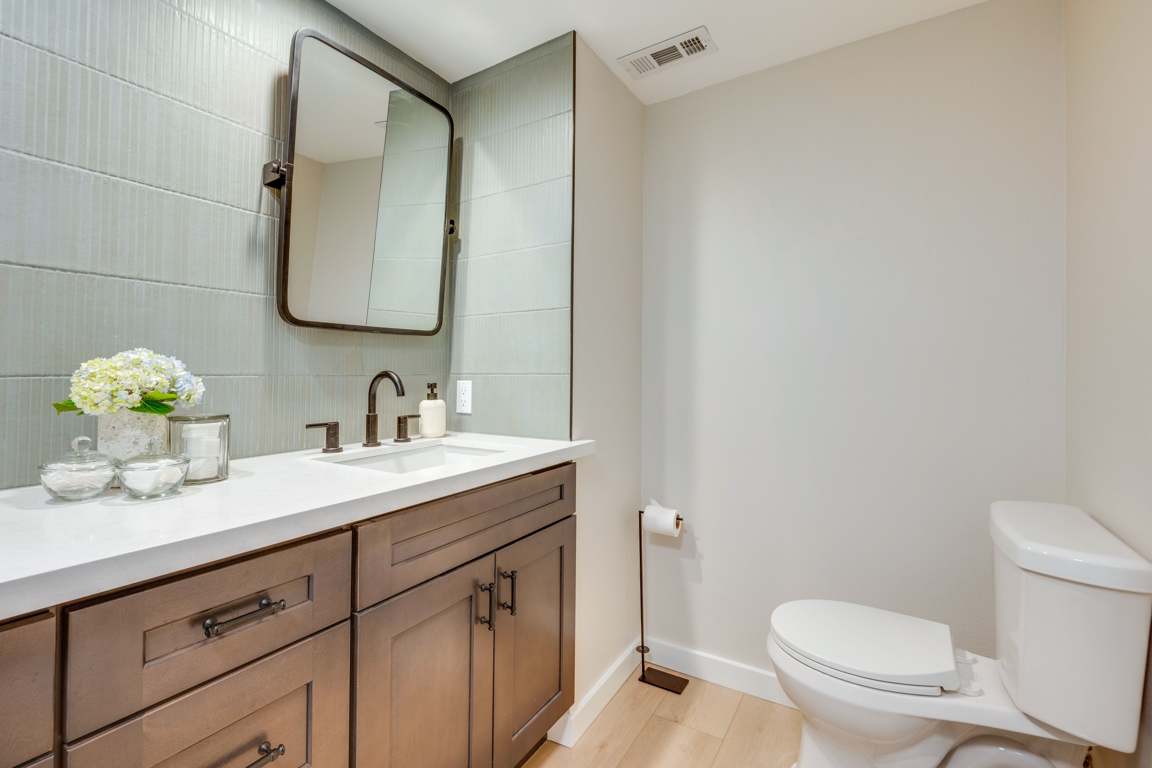 Full Bathroom | Towels Provided