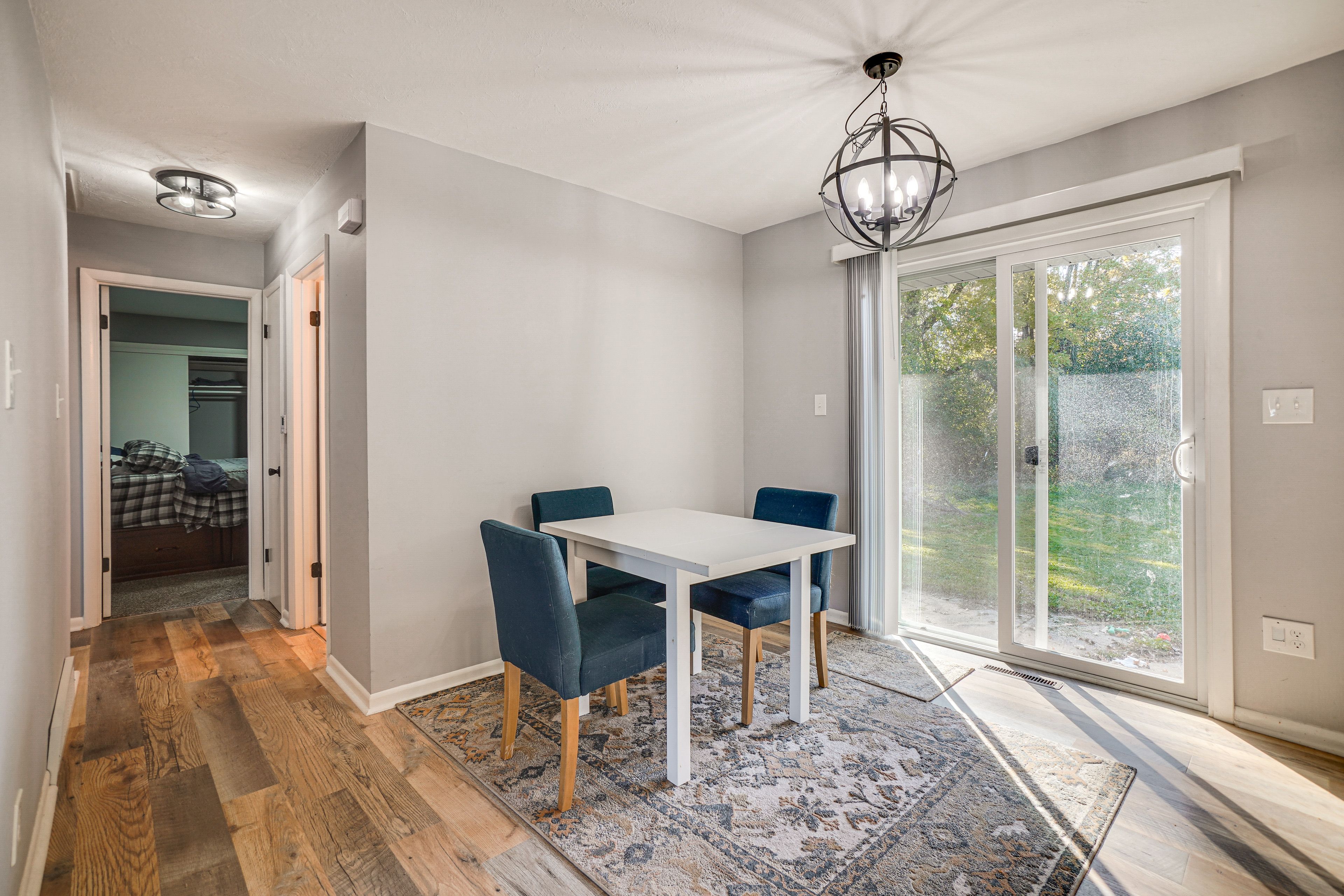 Dining Table | Dishware/Flatware