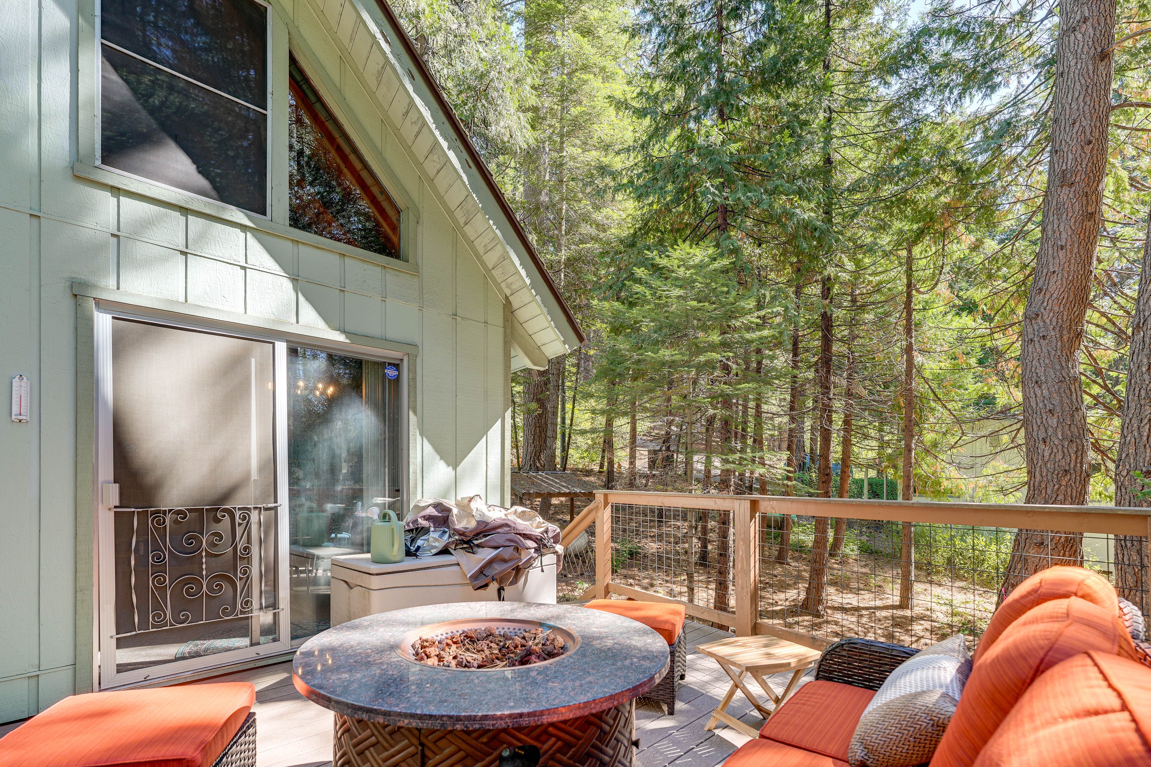 Furnished Deck w/ Dining Table | Gas Grill