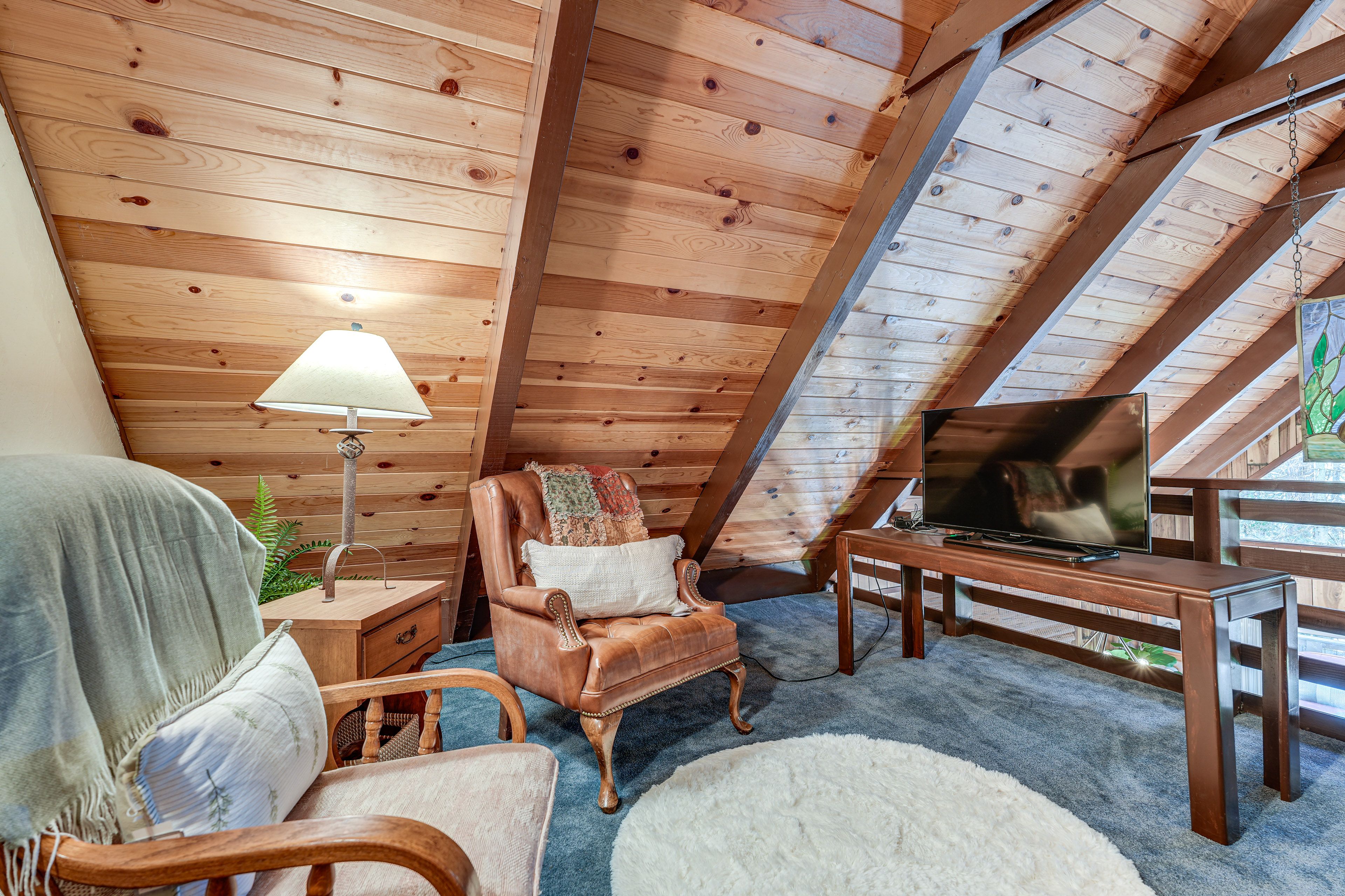 Loft | 2nd Floor | Smart TV